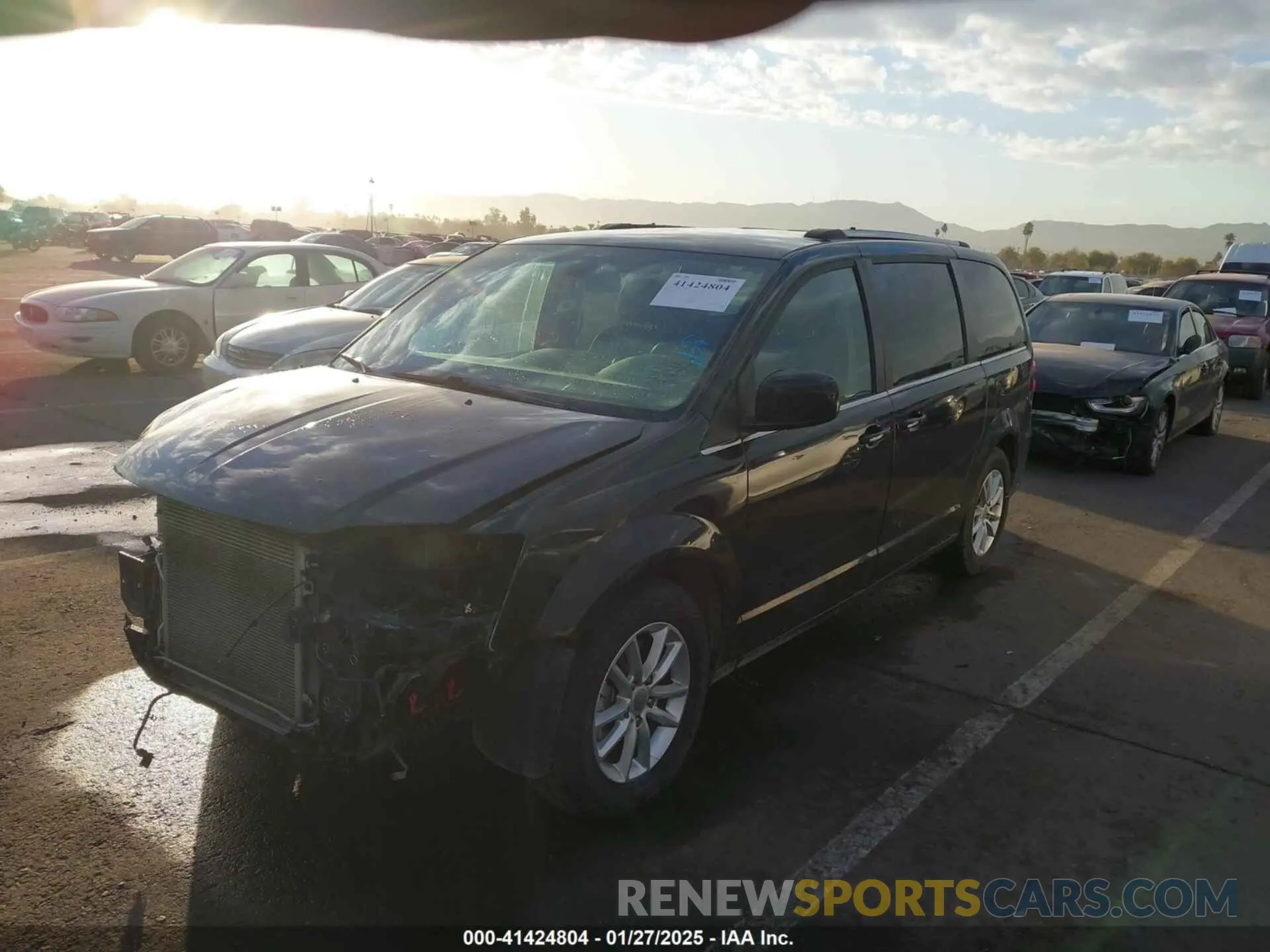 2 Photograph of a damaged car 2C4RDGCG7LR194677 DODGE GRAND CARAVAN 2020