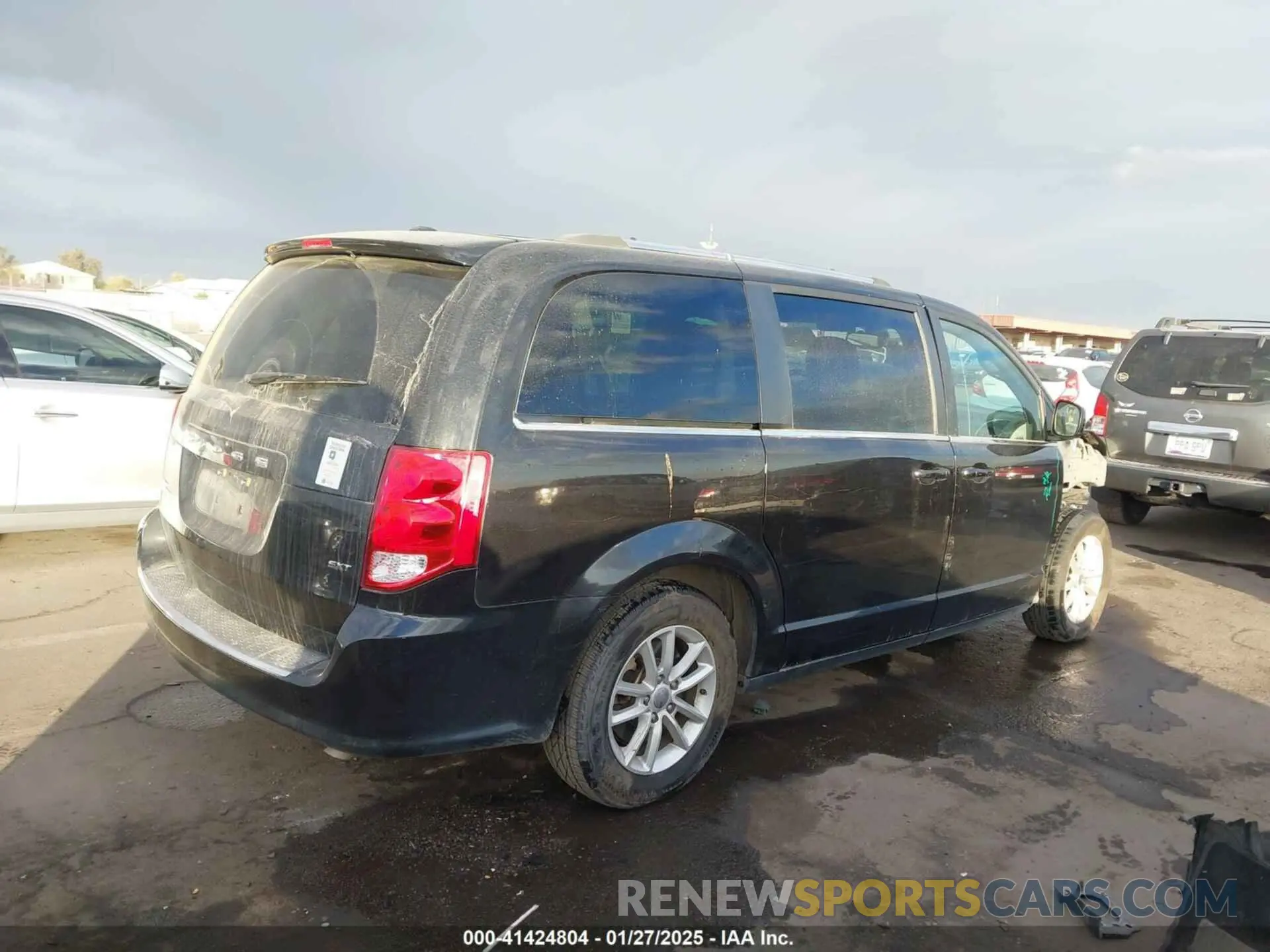 4 Photograph of a damaged car 2C4RDGCG7LR194677 DODGE GRAND CARAVAN 2020