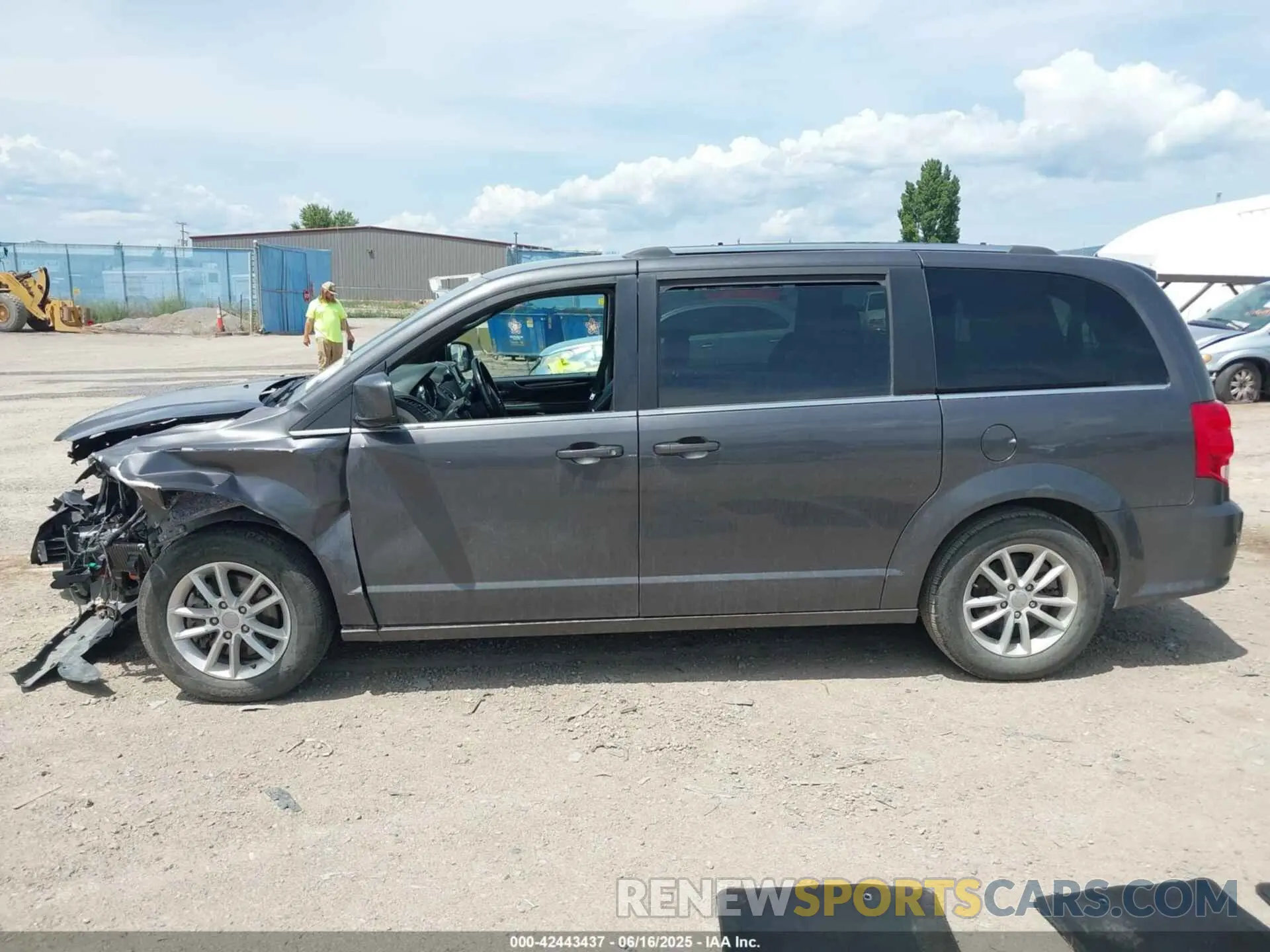 15 Photograph of a damaged car 2C4RDGCG9LR167092 DODGE GRAND CARAVAN 2020