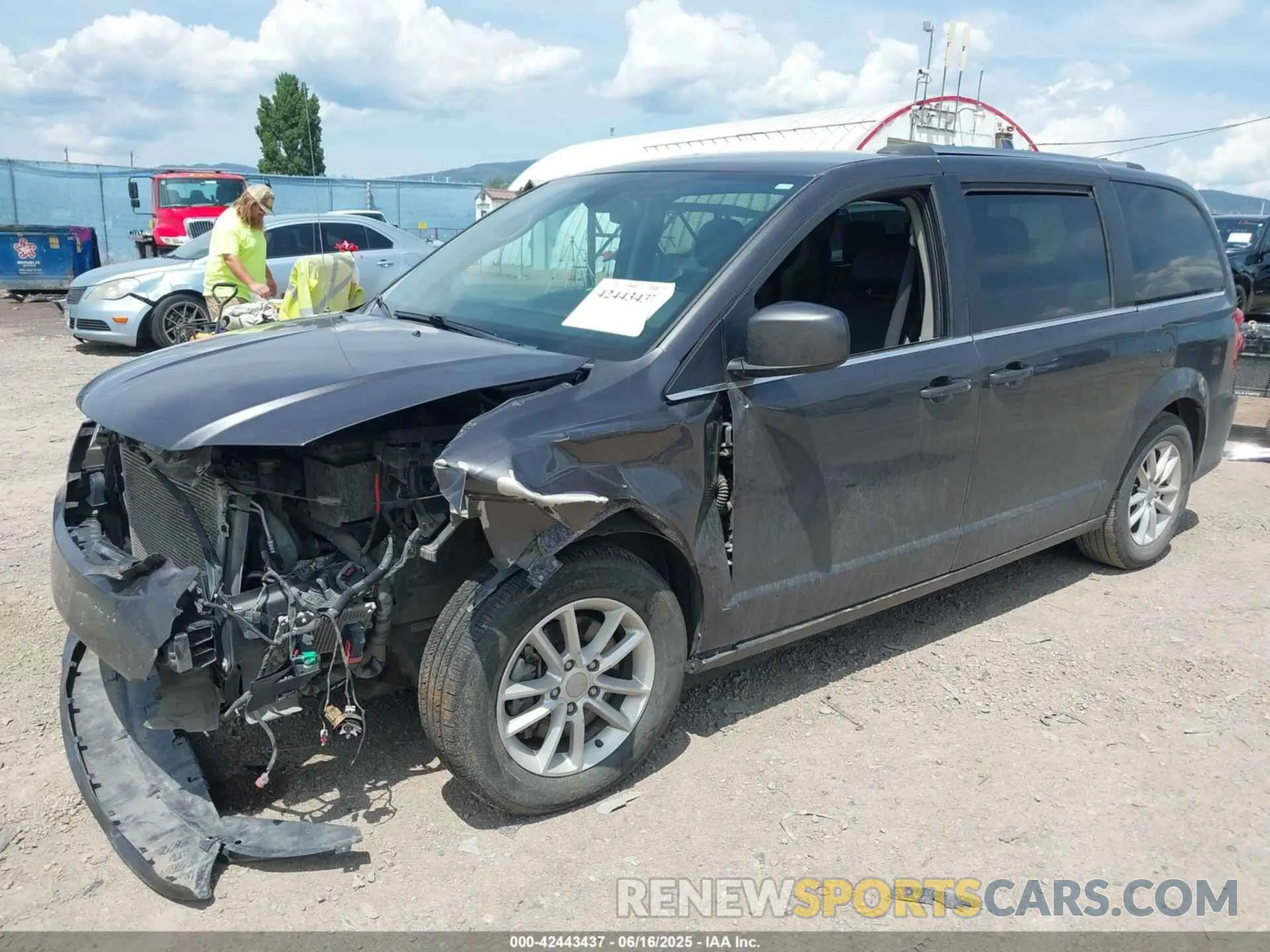 2 Photograph of a damaged car 2C4RDGCG9LR167092 DODGE GRAND CARAVAN 2020