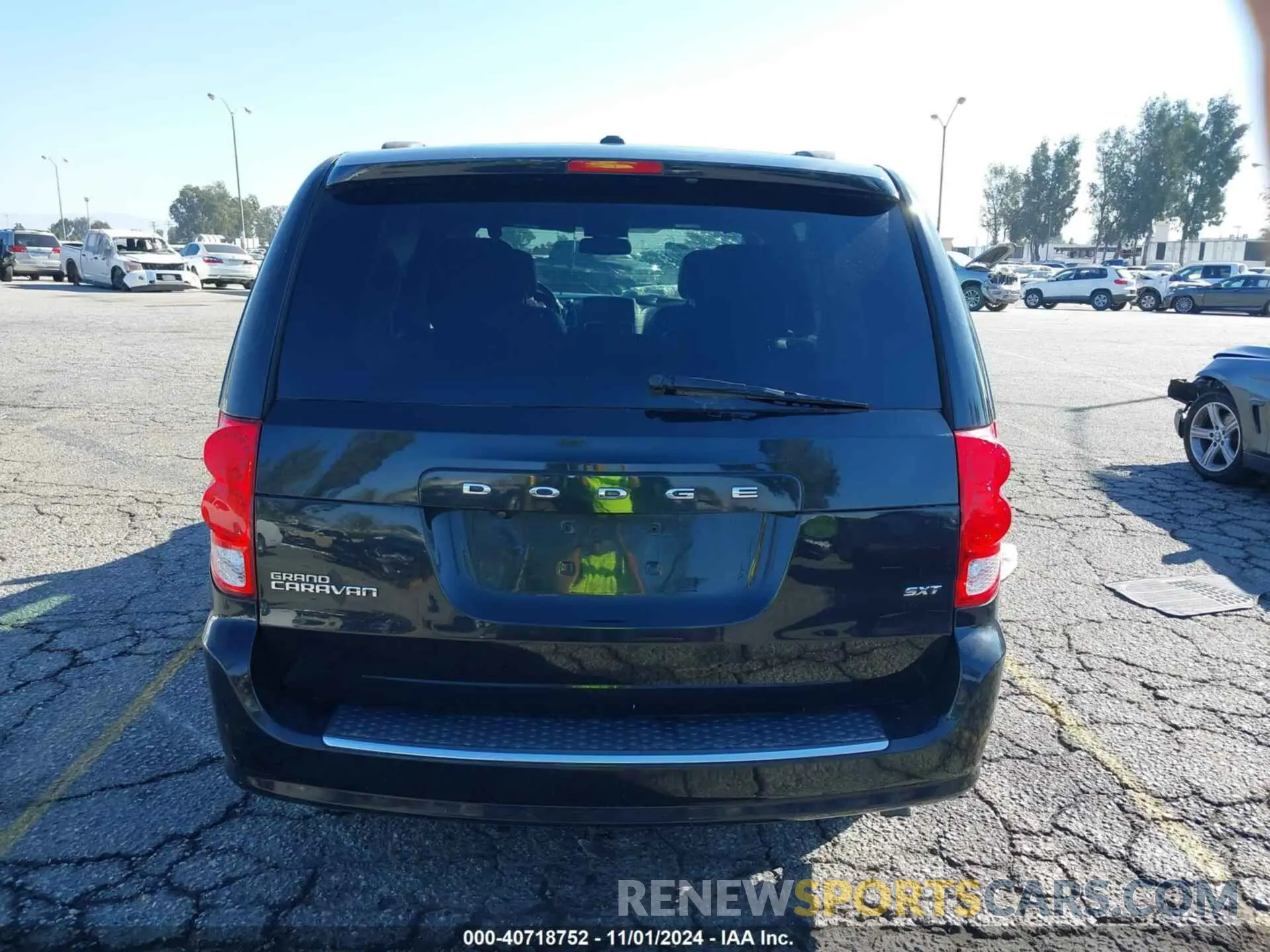 16 Photograph of a damaged car 2C4RDGCG9LR193708 DODGE GRAND CARAVAN 2020