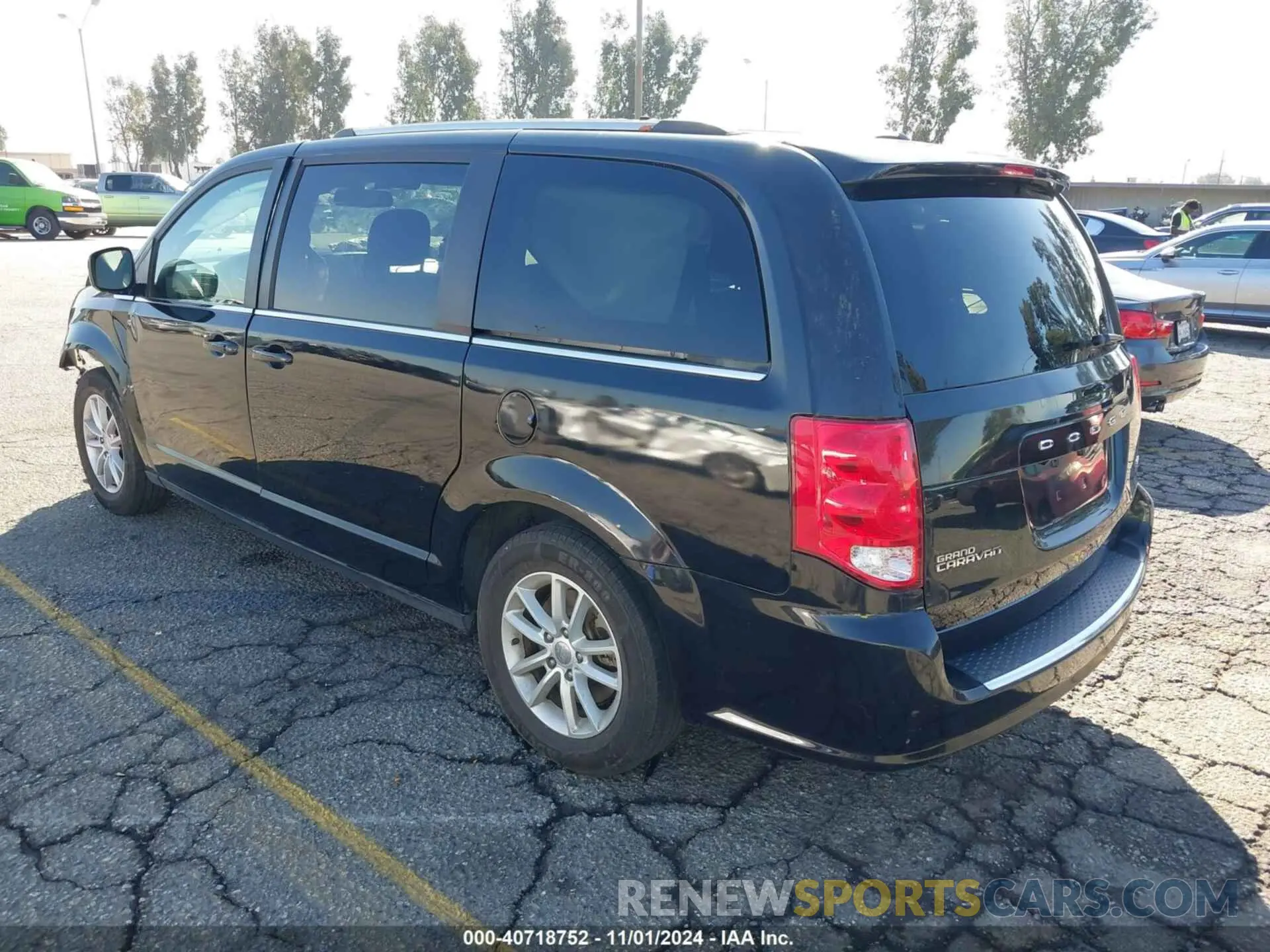 3 Photograph of a damaged car 2C4RDGCG9LR193708 DODGE GRAND CARAVAN 2020