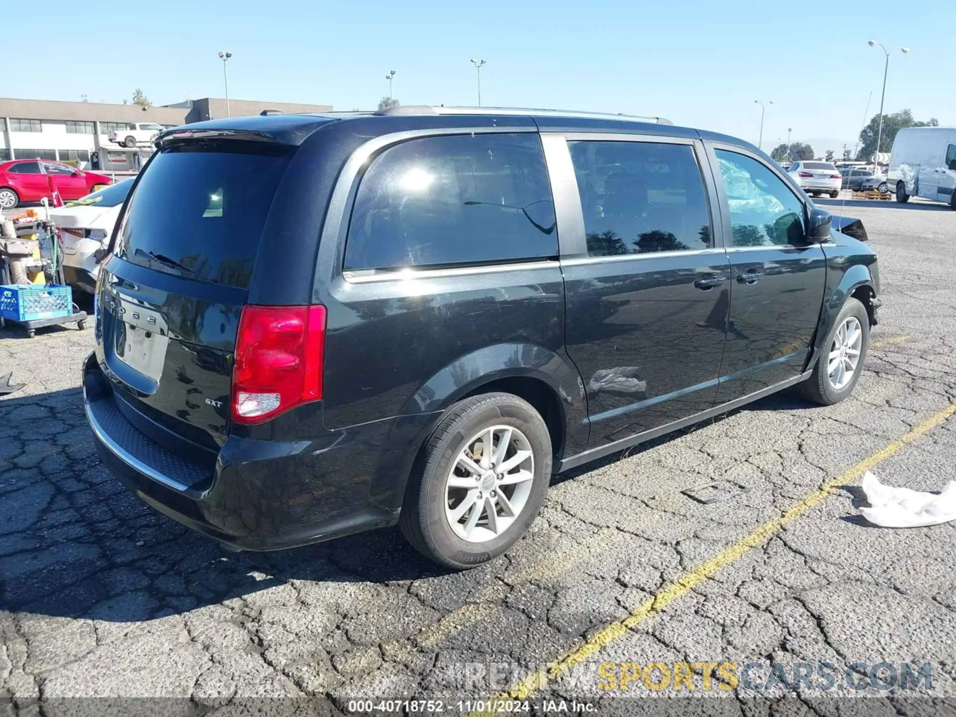 4 Photograph of a damaged car 2C4RDGCG9LR193708 DODGE GRAND CARAVAN 2020