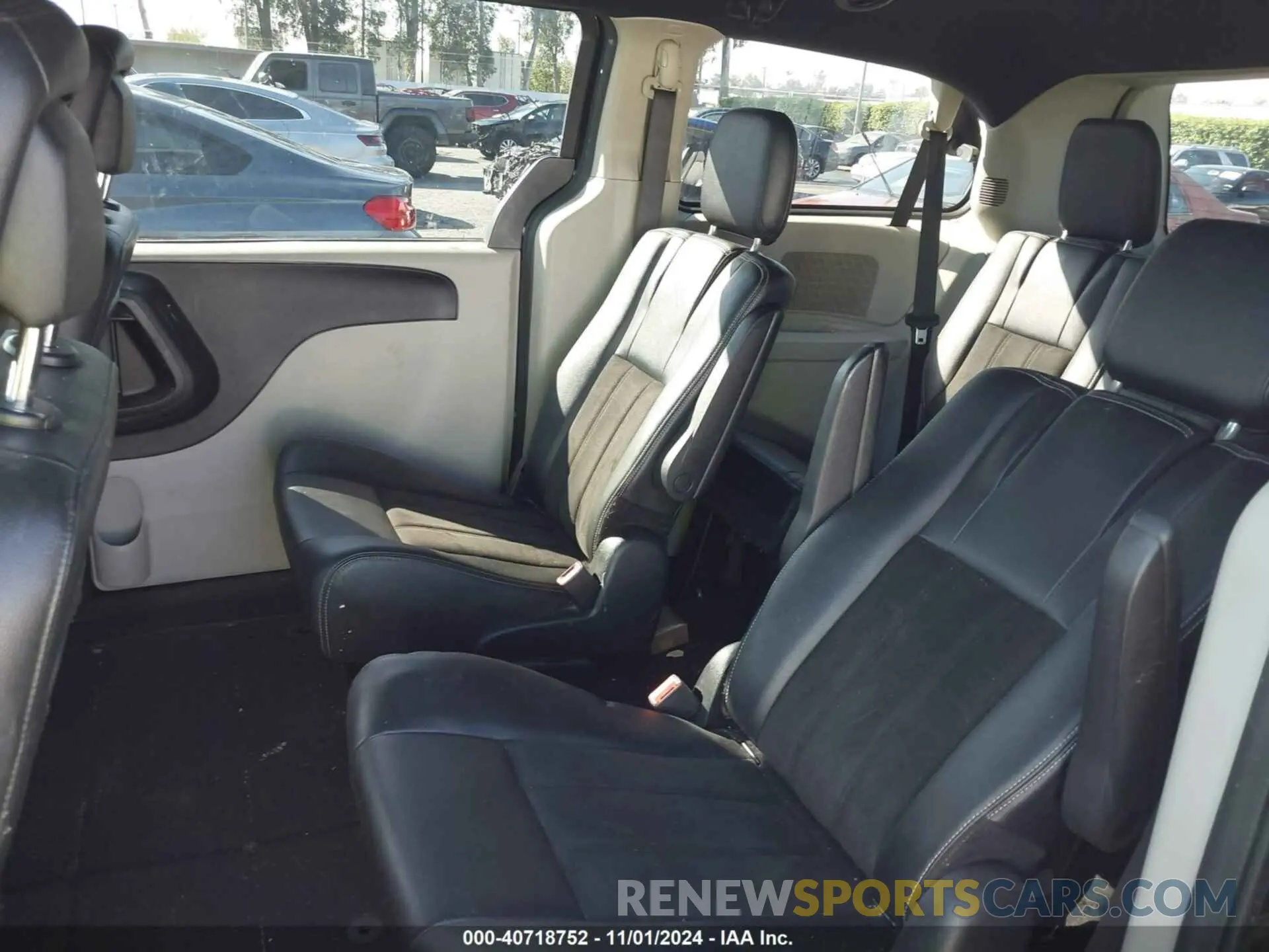 8 Photograph of a damaged car 2C4RDGCG9LR193708 DODGE GRAND CARAVAN 2020