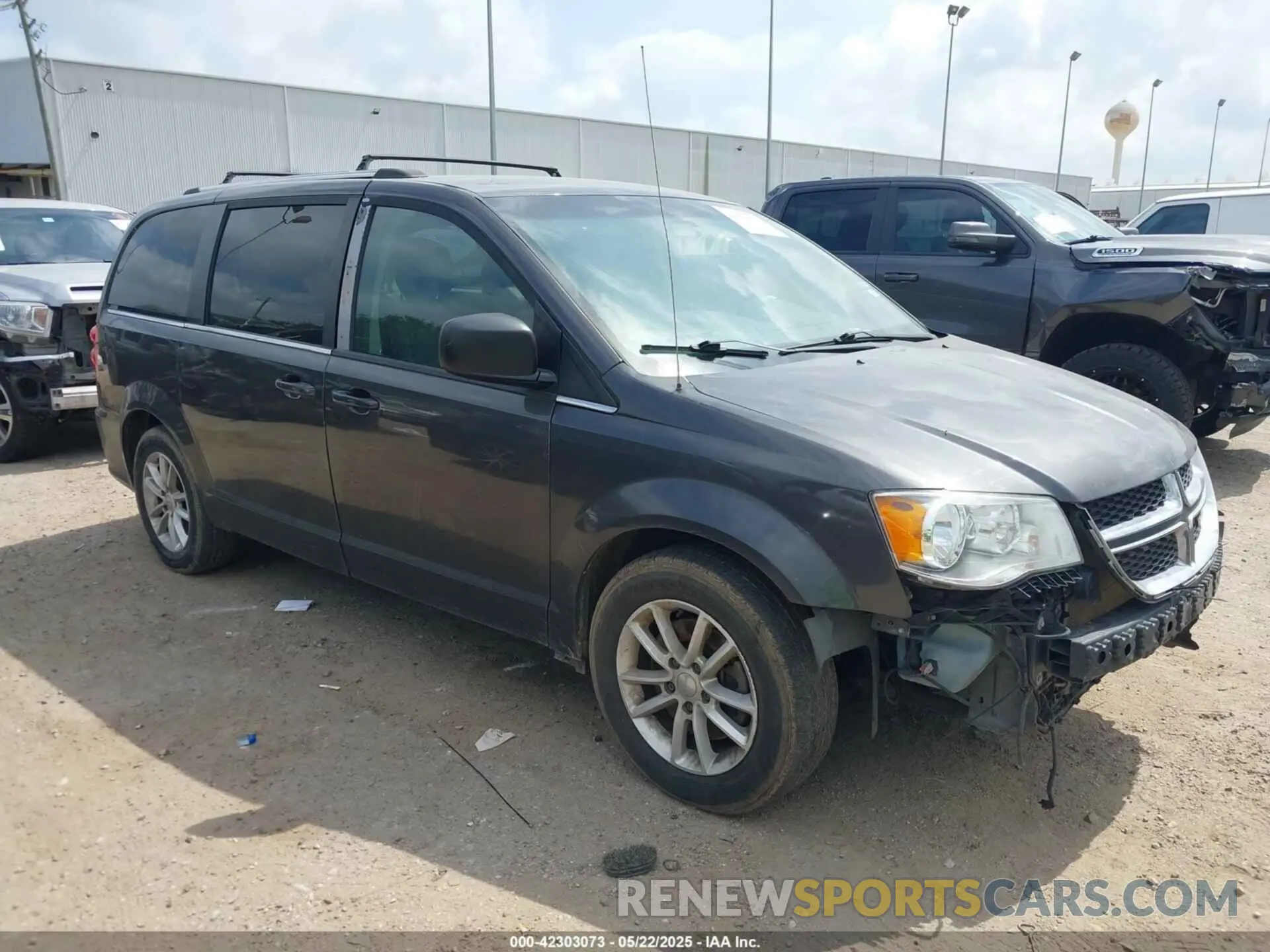 1 Photograph of a damaged car 2C4RDGCG9LR252742 DODGE GRAND CARAVAN 2020