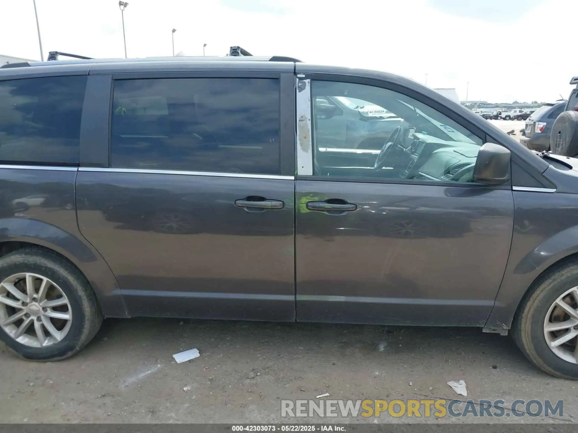 13 Photograph of a damaged car 2C4RDGCG9LR252742 DODGE GRAND CARAVAN 2020