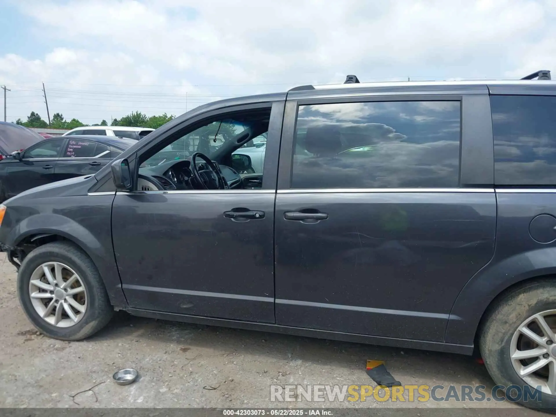 14 Photograph of a damaged car 2C4RDGCG9LR252742 DODGE GRAND CARAVAN 2020
