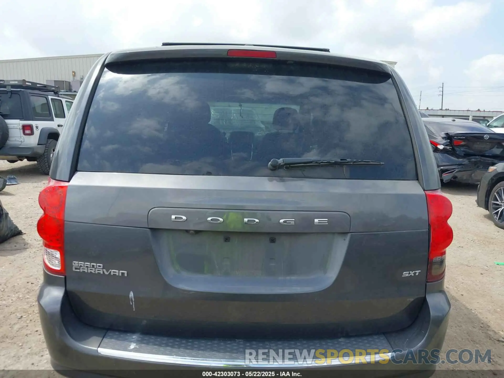 16 Photograph of a damaged car 2C4RDGCG9LR252742 DODGE GRAND CARAVAN 2020
