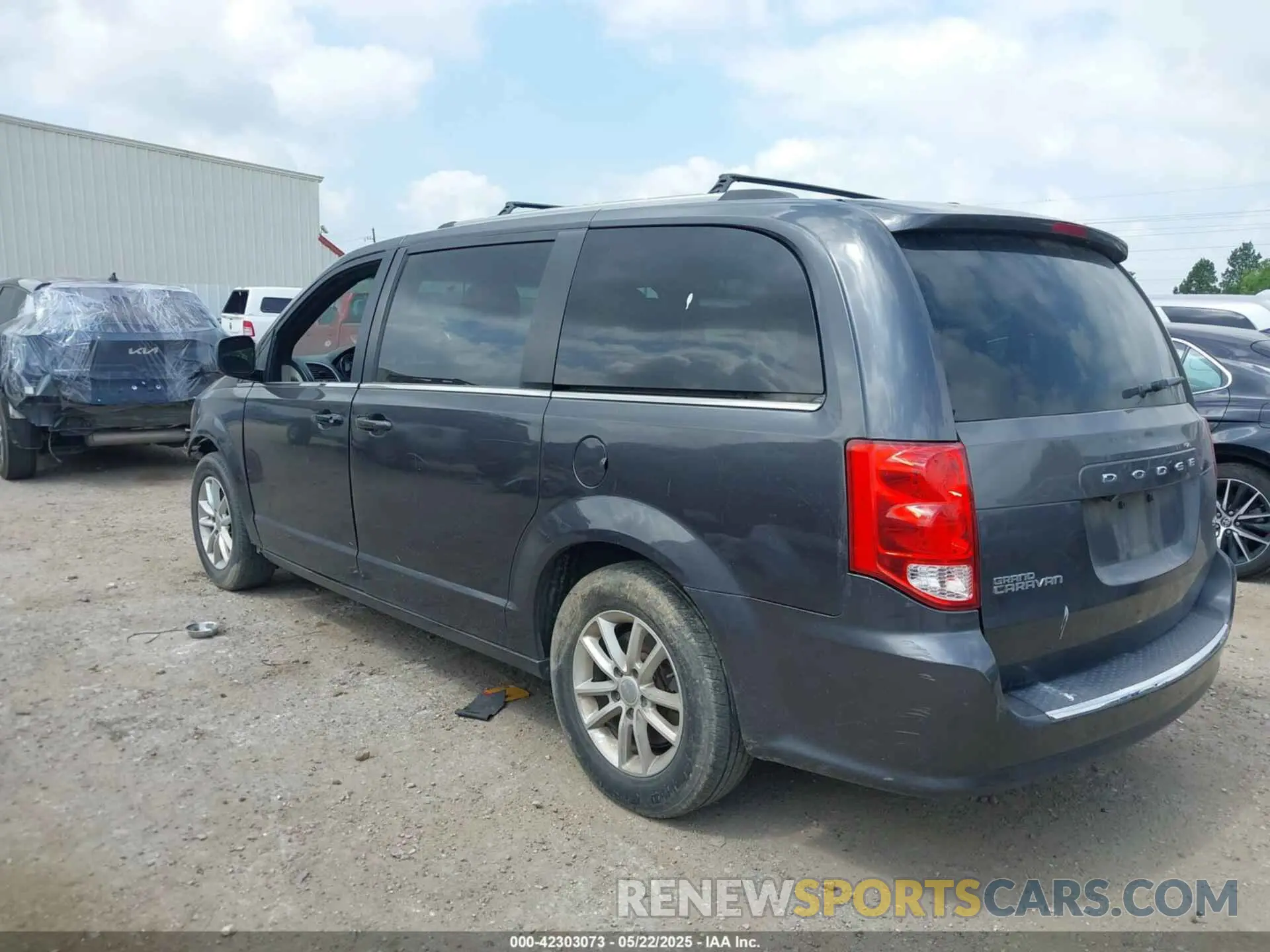 3 Photograph of a damaged car 2C4RDGCG9LR252742 DODGE GRAND CARAVAN 2020