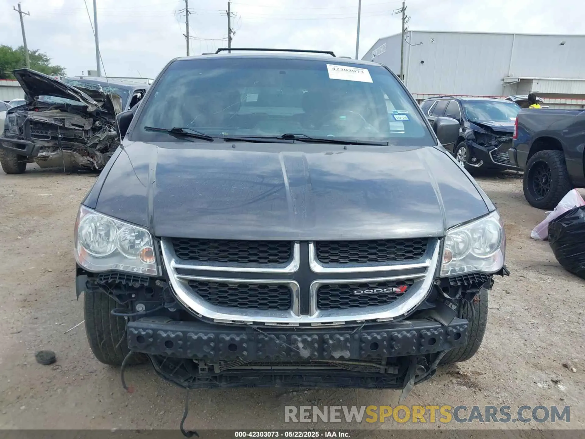 6 Photograph of a damaged car 2C4RDGCG9LR252742 DODGE GRAND CARAVAN 2020