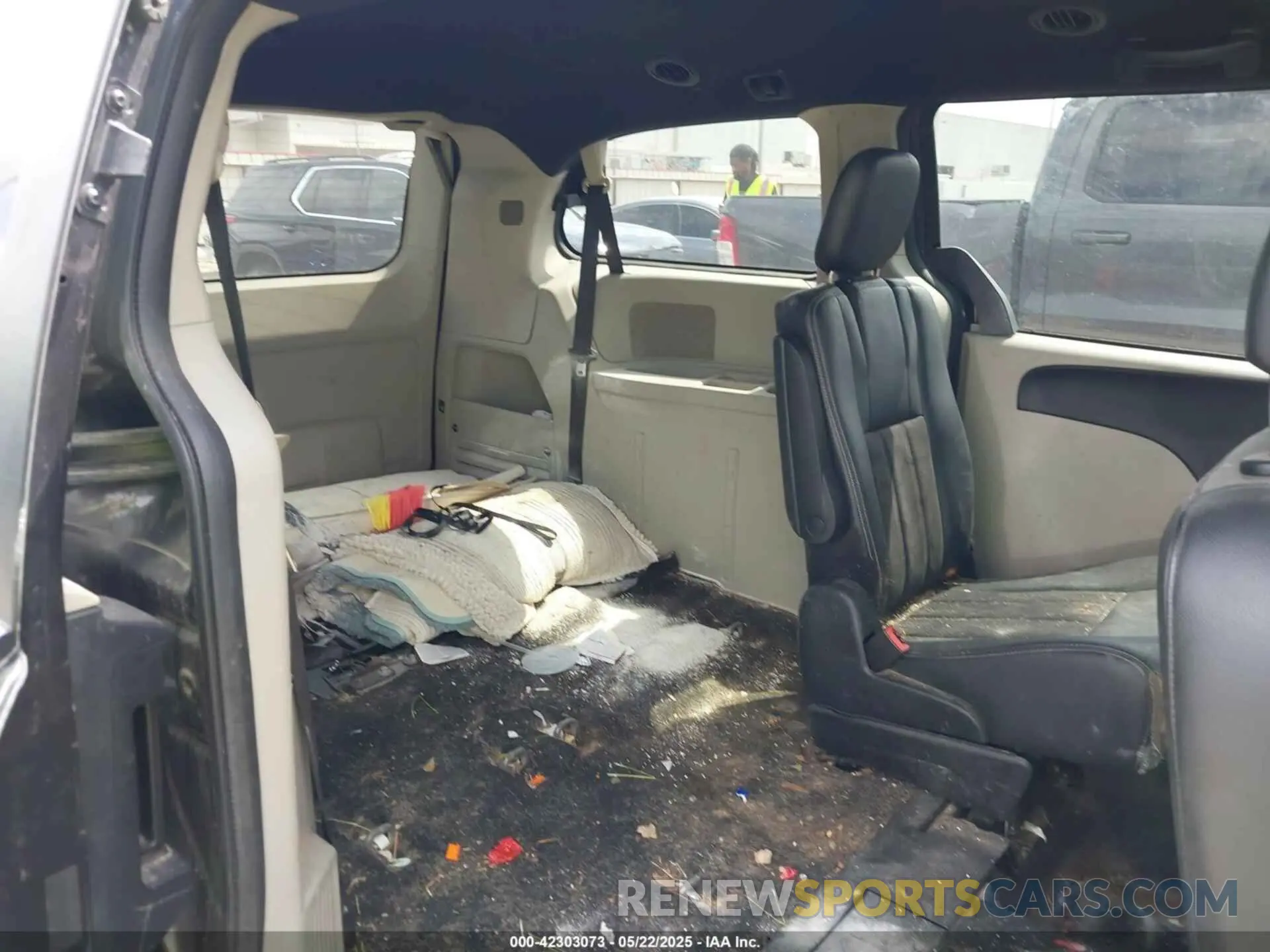 8 Photograph of a damaged car 2C4RDGCG9LR252742 DODGE GRAND CARAVAN 2020
