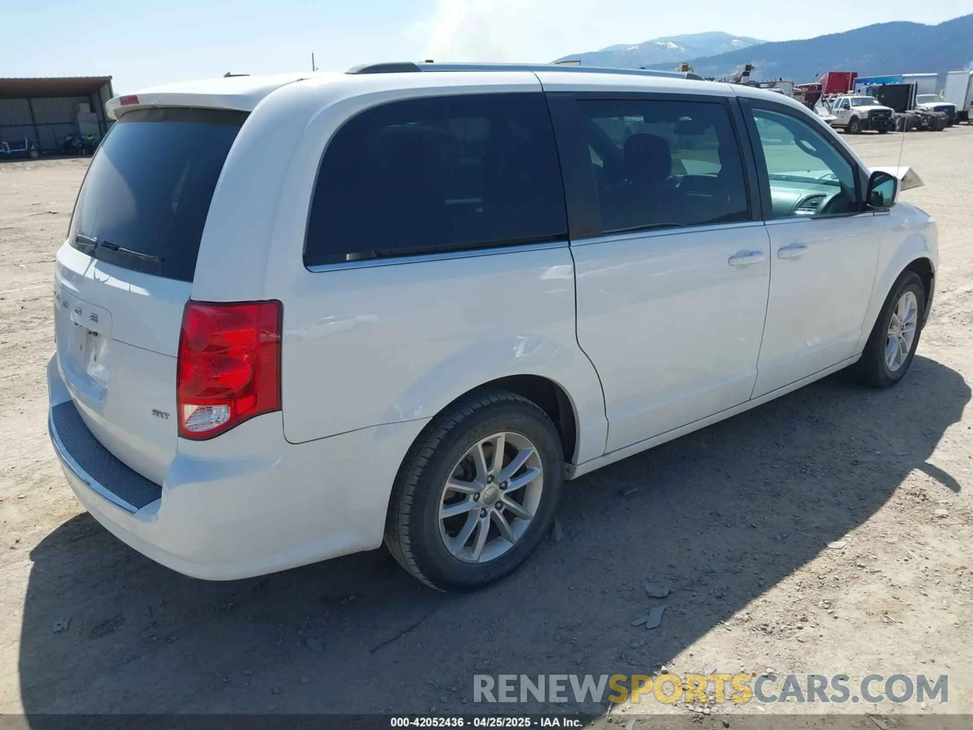 4 Photograph of a damaged car 2C4RDGCG9LR254264 DODGE GRAND CARAVAN 2020