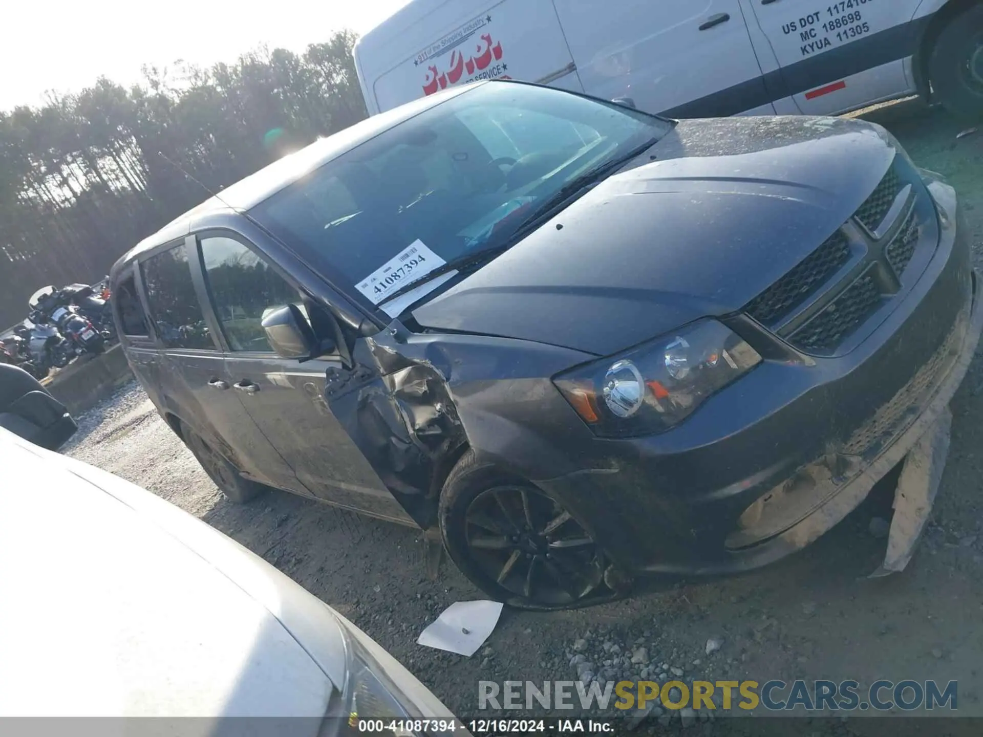 13 Photograph of a damaged car 2C4RDGEG5LR204555 DODGE GRAND CARAVAN 2020