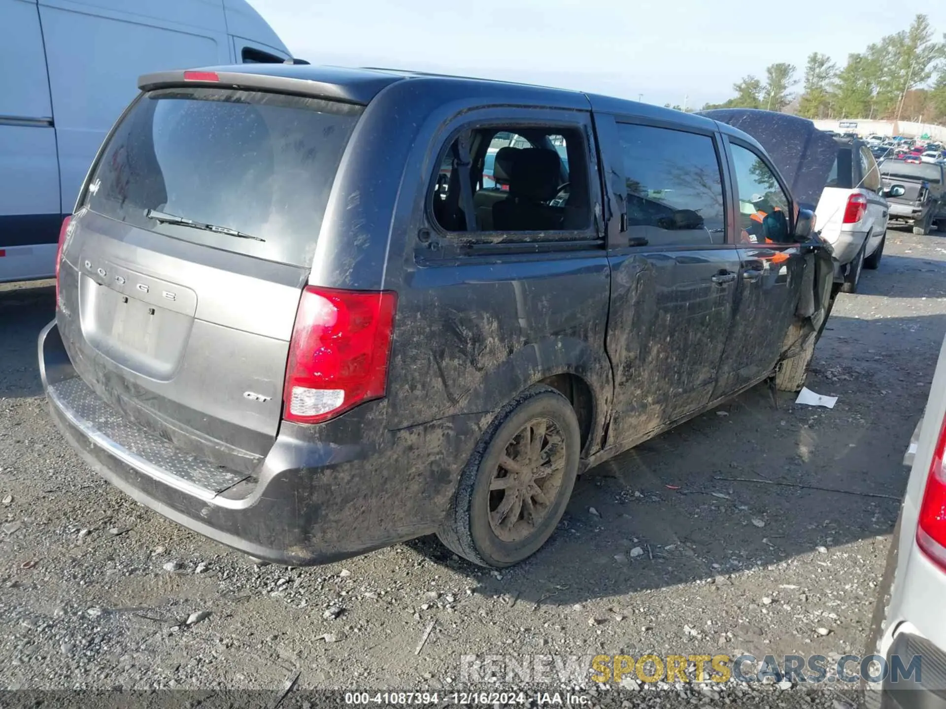 4 Photograph of a damaged car 2C4RDGEG5LR204555 DODGE GRAND CARAVAN 2020