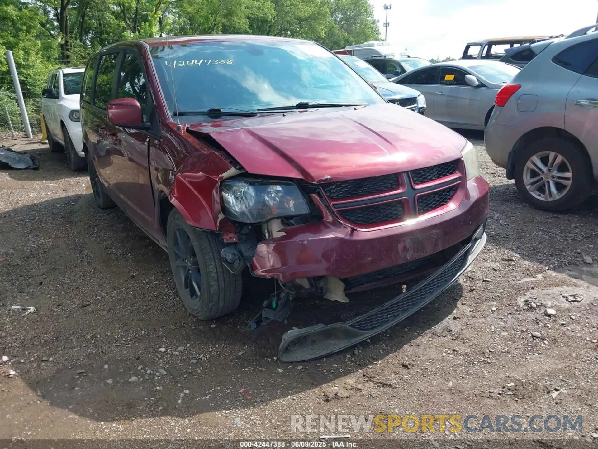 1 Photograph of a damaged car 2C4RDGEG7LR189234 DODGE GRAND CARAVAN 2020