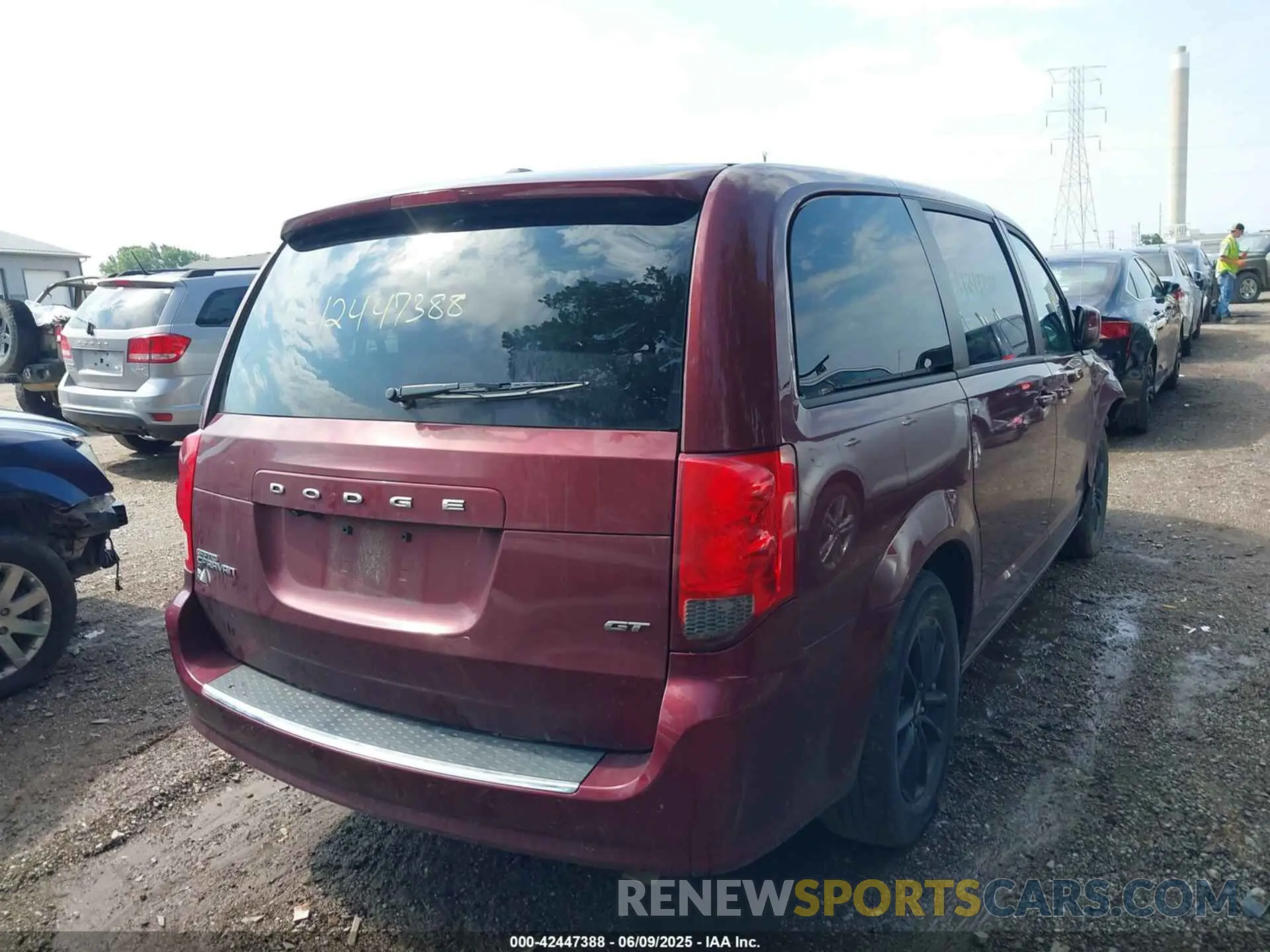 4 Photograph of a damaged car 2C4RDGEG7LR189234 DODGE GRAND CARAVAN 2020