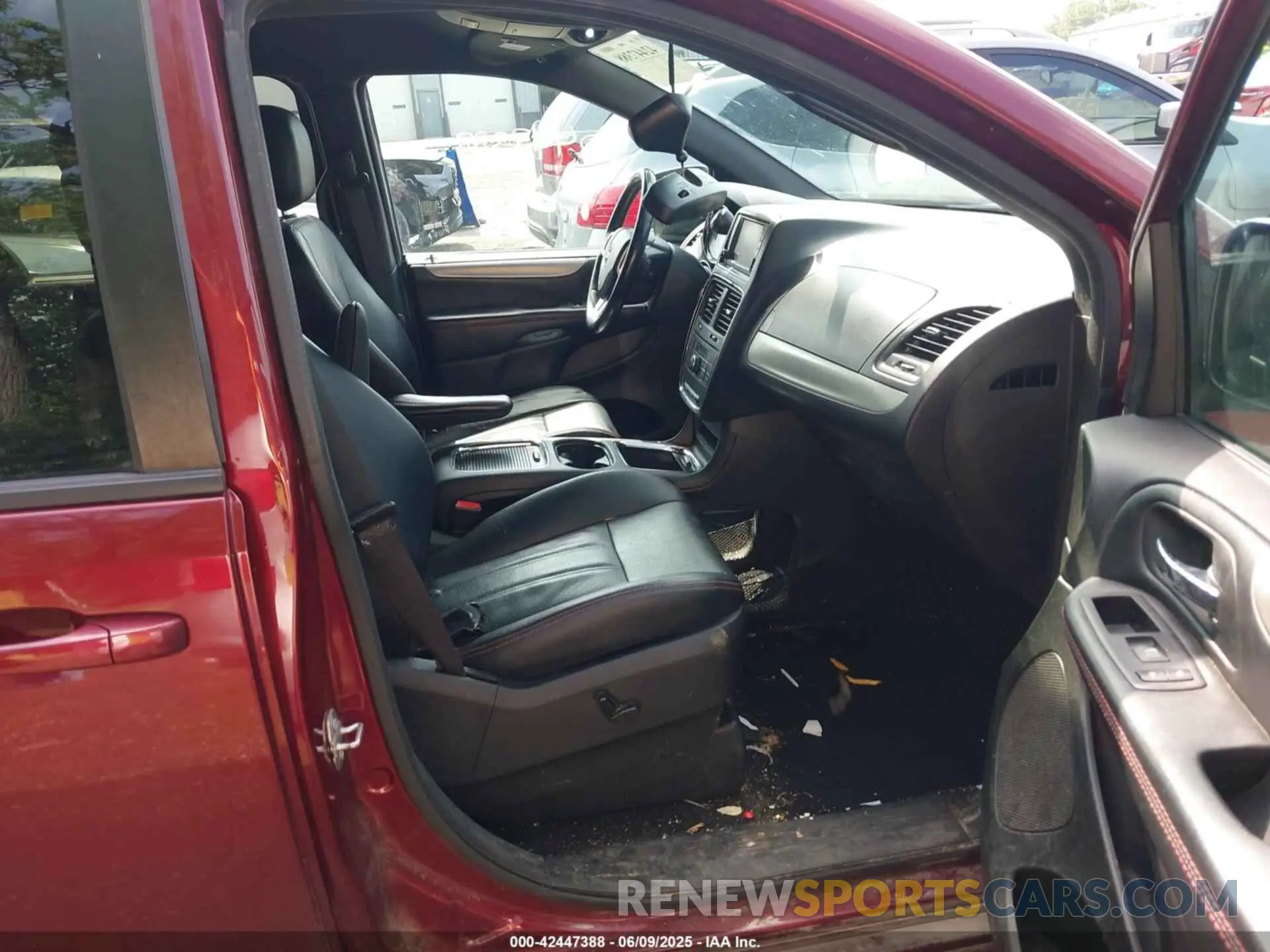 5 Photograph of a damaged car 2C4RDGEG7LR189234 DODGE GRAND CARAVAN 2020