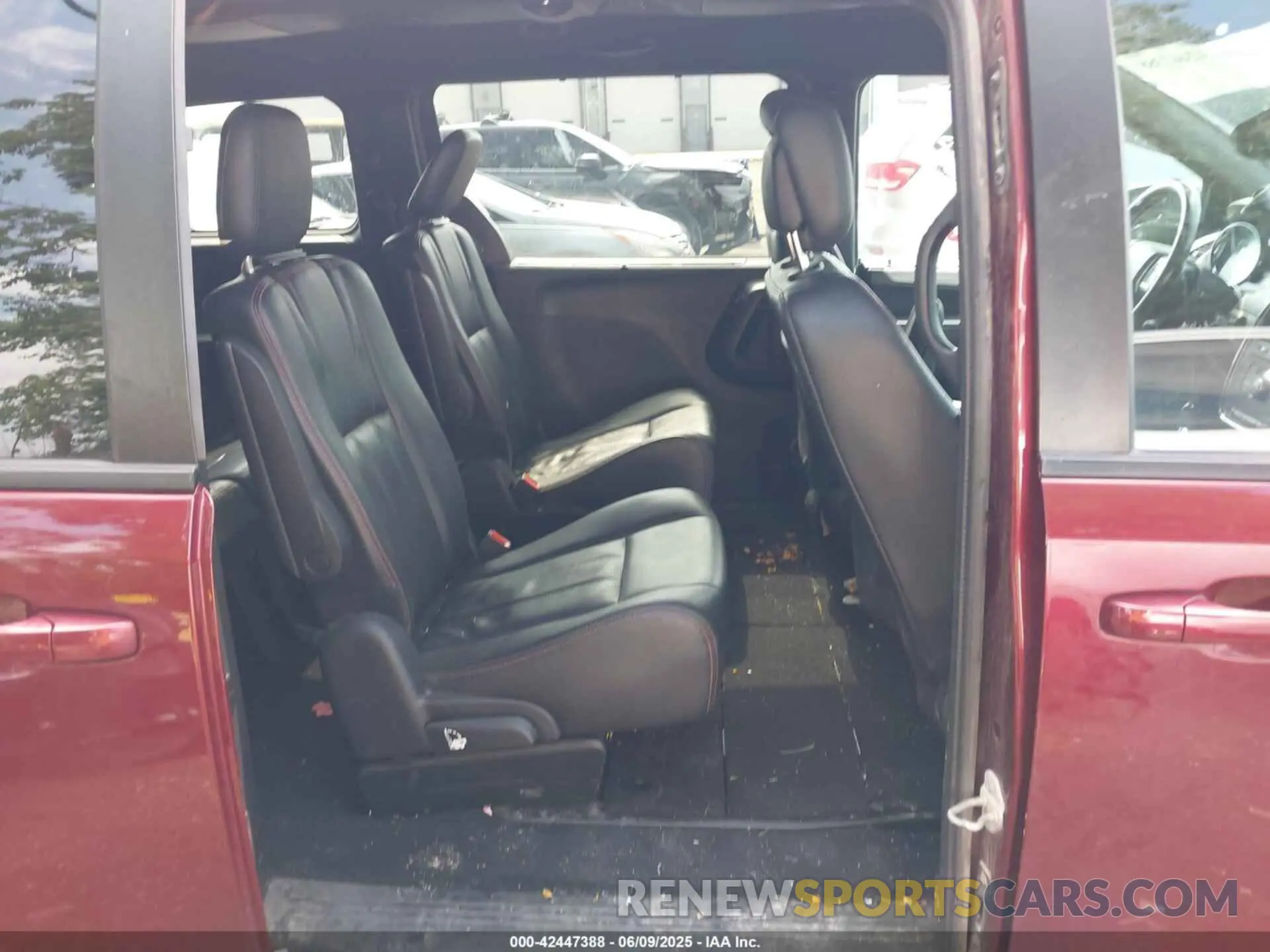 8 Photograph of a damaged car 2C4RDGEG7LR189234 DODGE GRAND CARAVAN 2020