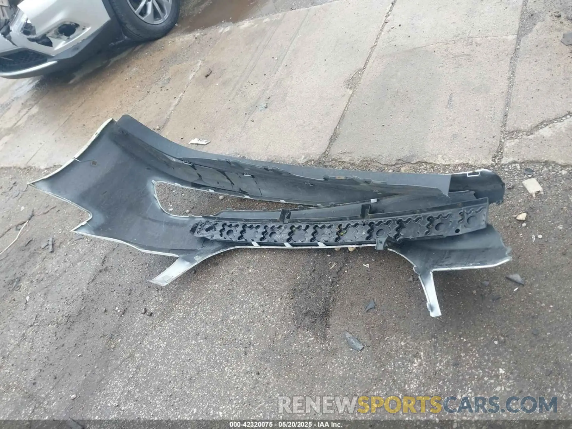 12 Photograph of a damaged car 2C4RDGEG8LR160325 DODGE GRAND CARAVAN 2020