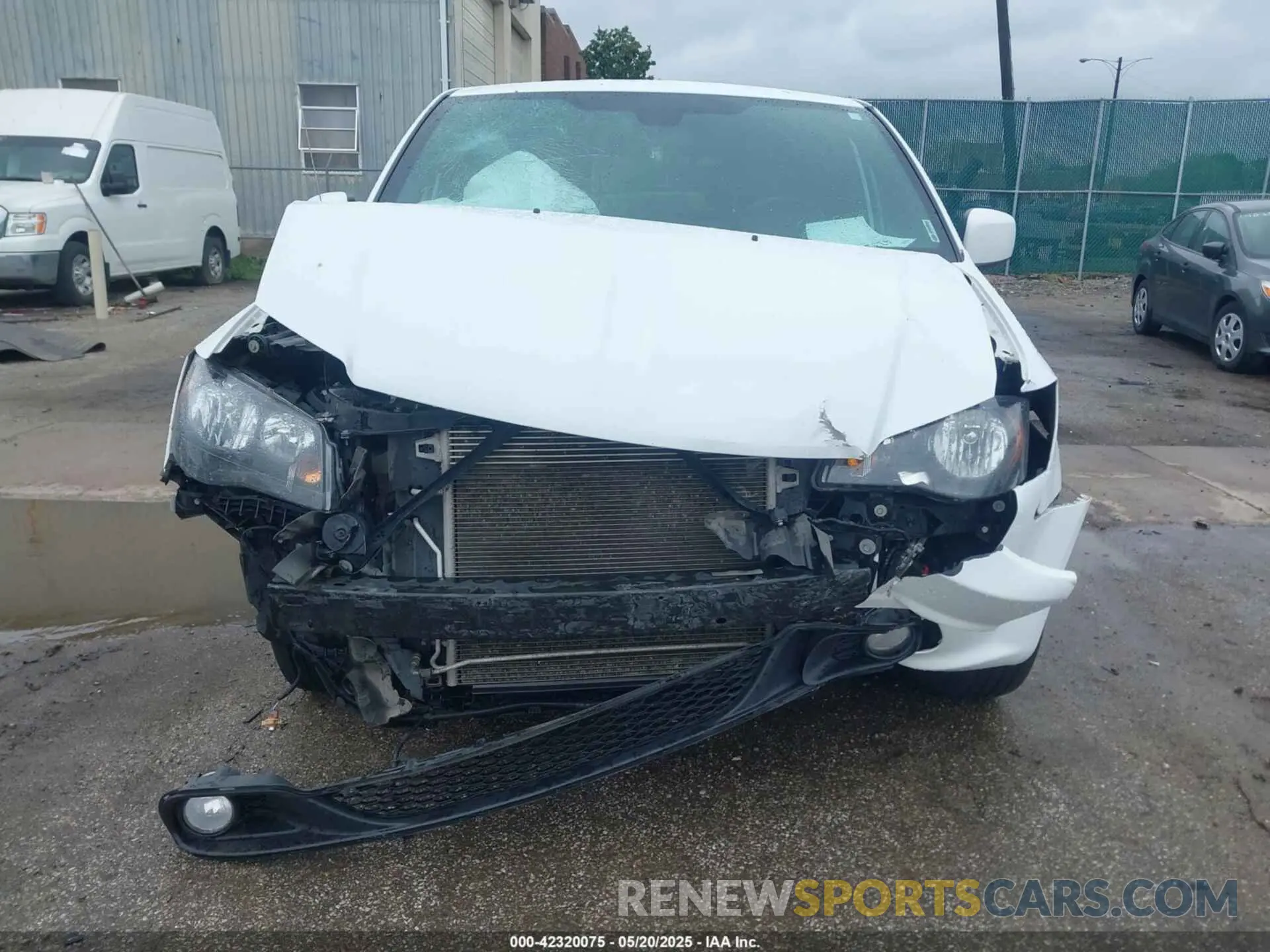 13 Photograph of a damaged car 2C4RDGEG8LR160325 DODGE GRAND CARAVAN 2020