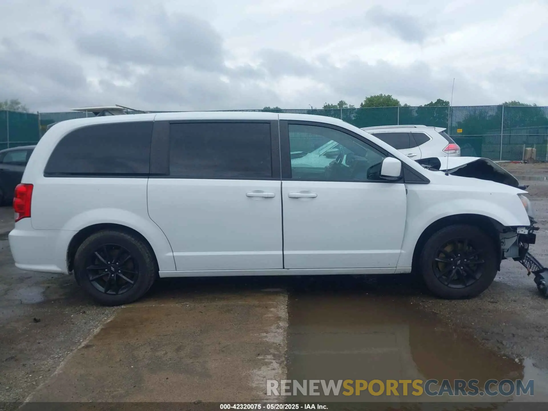 14 Photograph of a damaged car 2C4RDGEG8LR160325 DODGE GRAND CARAVAN 2020