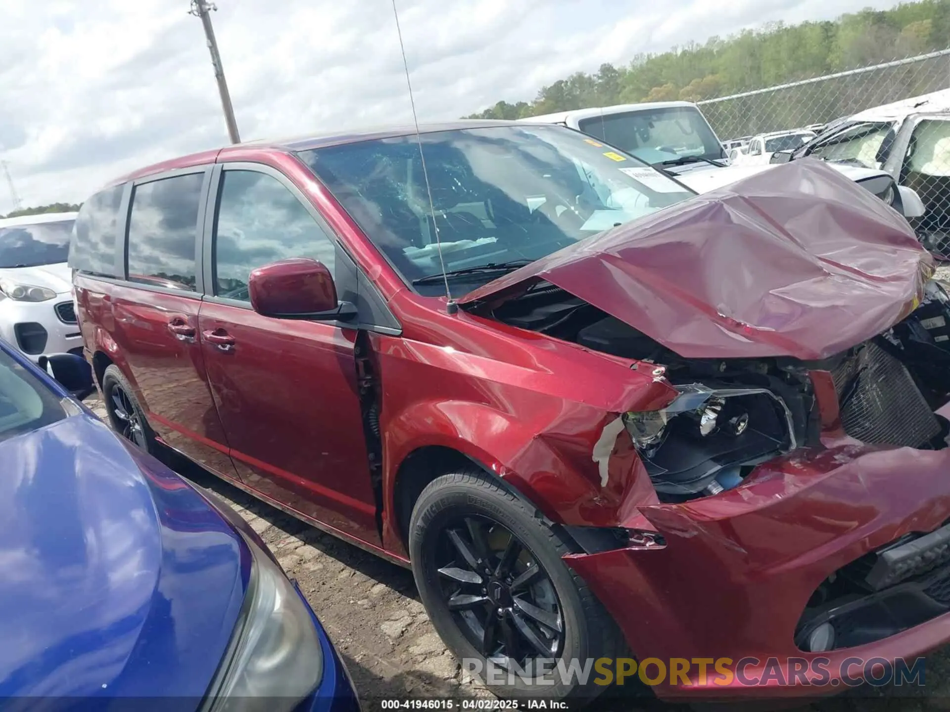 13 Photograph of a damaged car 2C4RDGEG8LR213766 DODGE GRAND CARAVAN 2020
