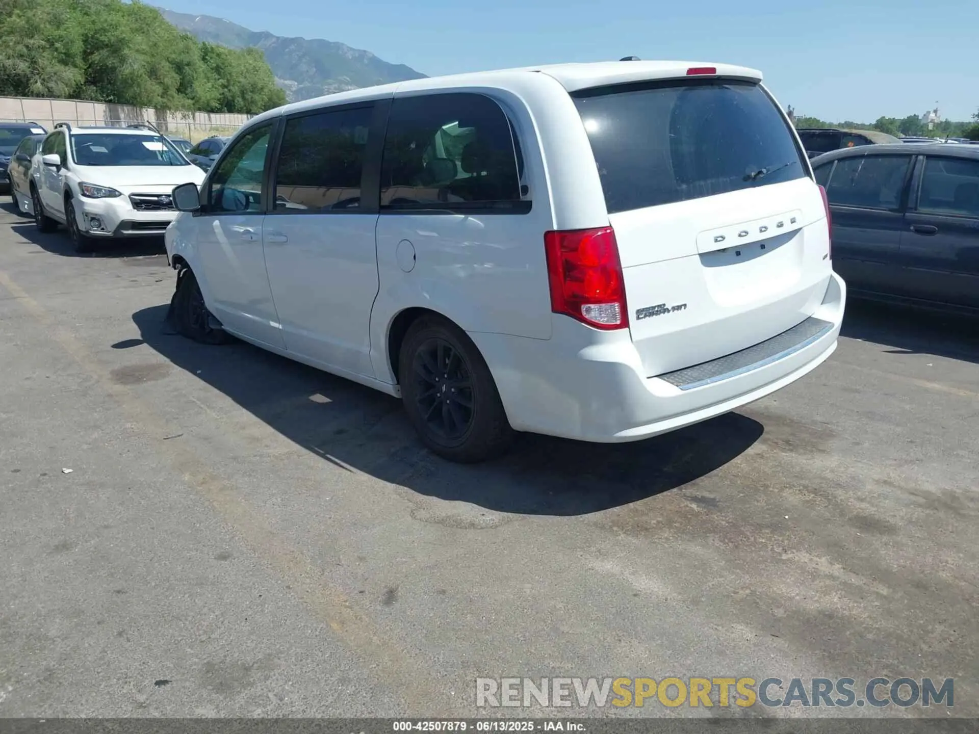 3 Photograph of a damaged car 2C4RDGEG9LR160477 DODGE GRAND CARAVAN 2020