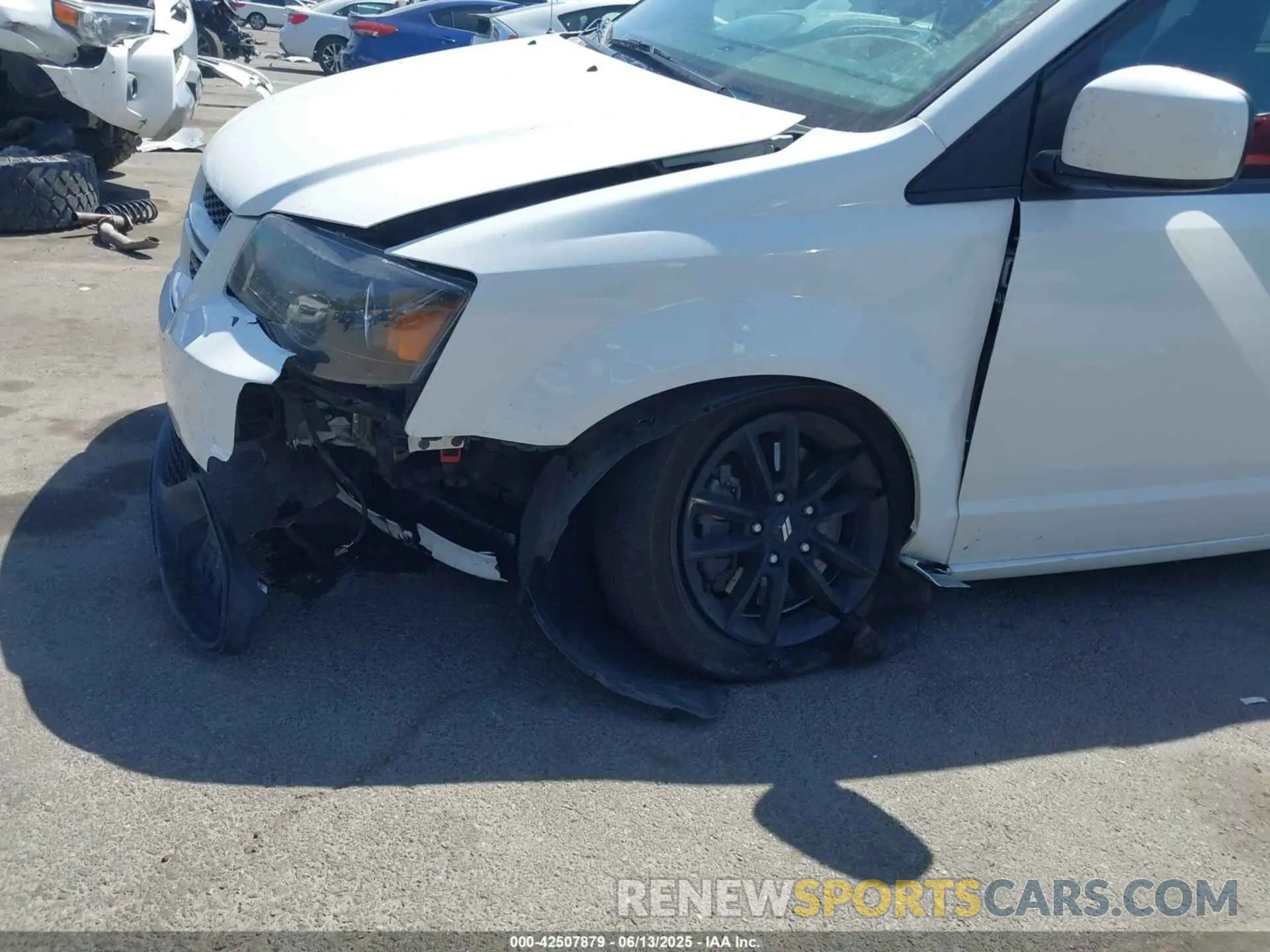 6 Photograph of a damaged car 2C4RDGEG9LR160477 DODGE GRAND CARAVAN 2020