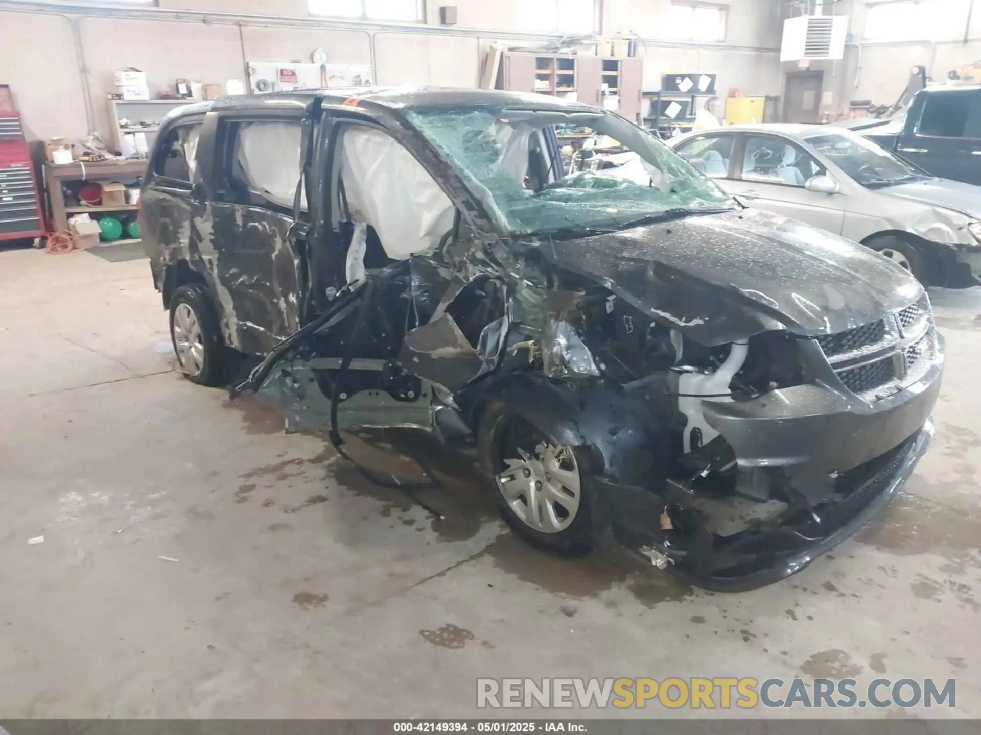1 Photograph of a damaged car 2C7WDGBG5LR166514 DODGE GRAND CARAVAN 2020