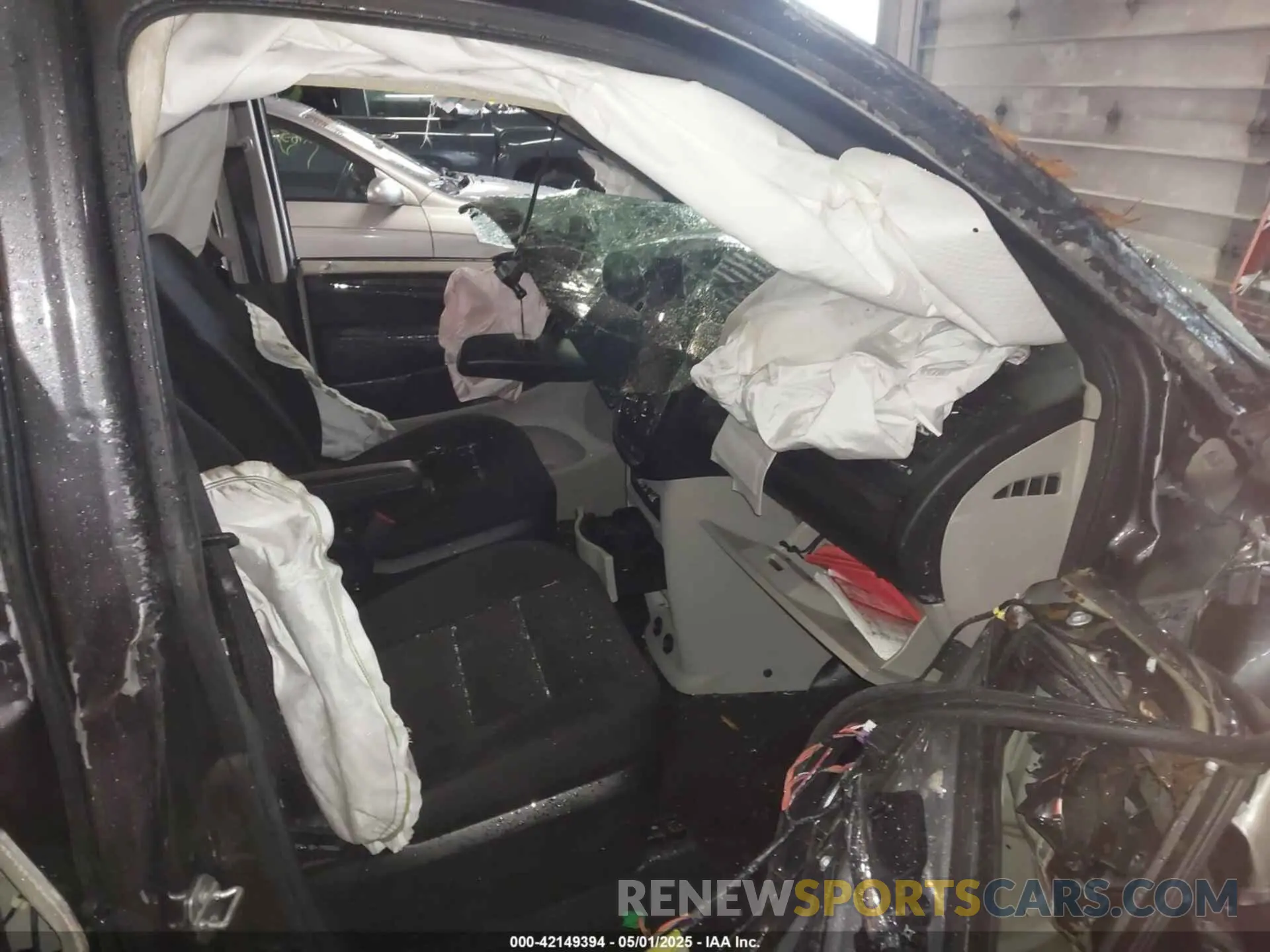 5 Photograph of a damaged car 2C7WDGBG5LR166514 DODGE GRAND CARAVAN 2020