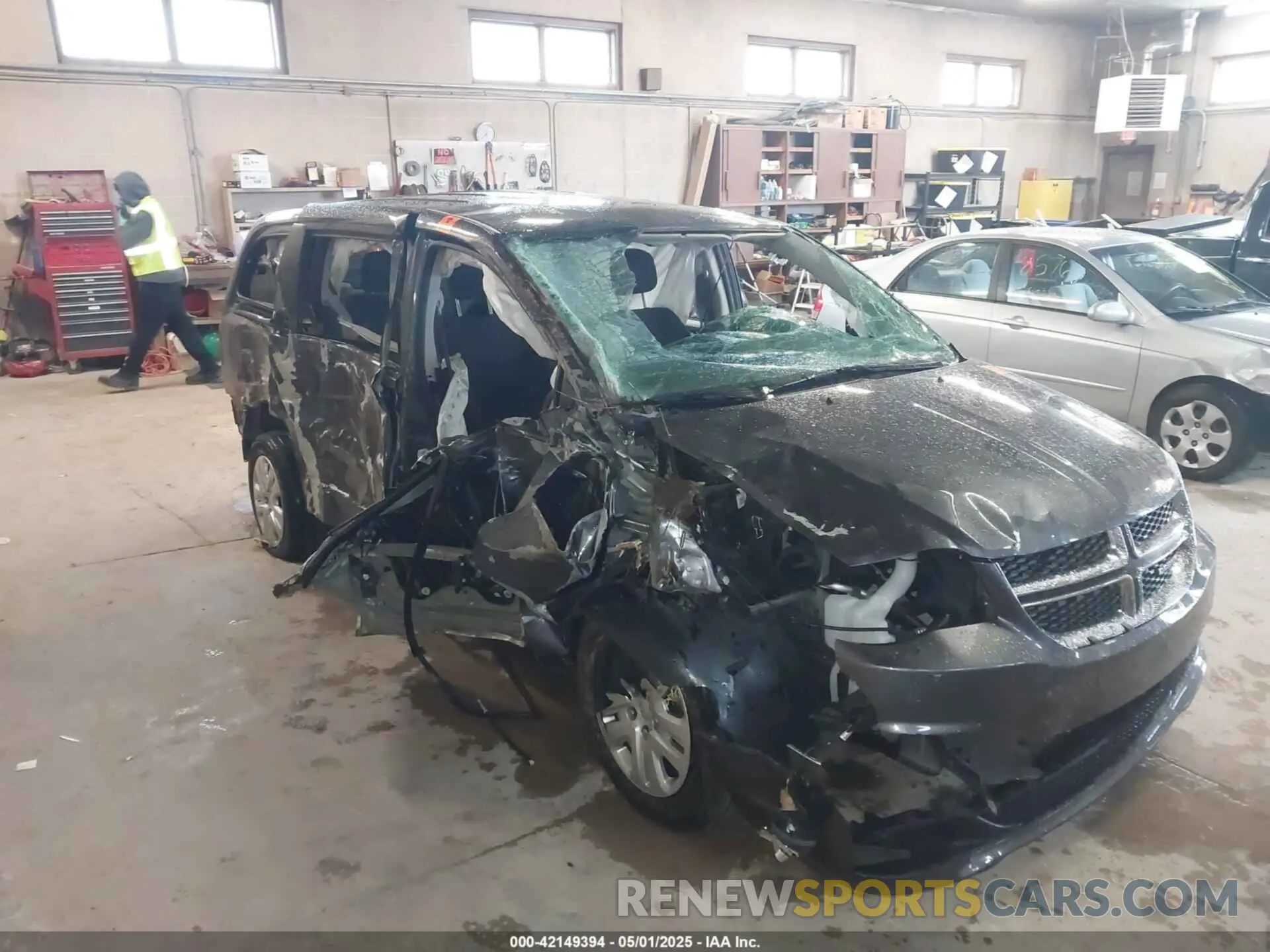 6 Photograph of a damaged car 2C7WDGBG5LR166514 DODGE GRAND CARAVAN 2020