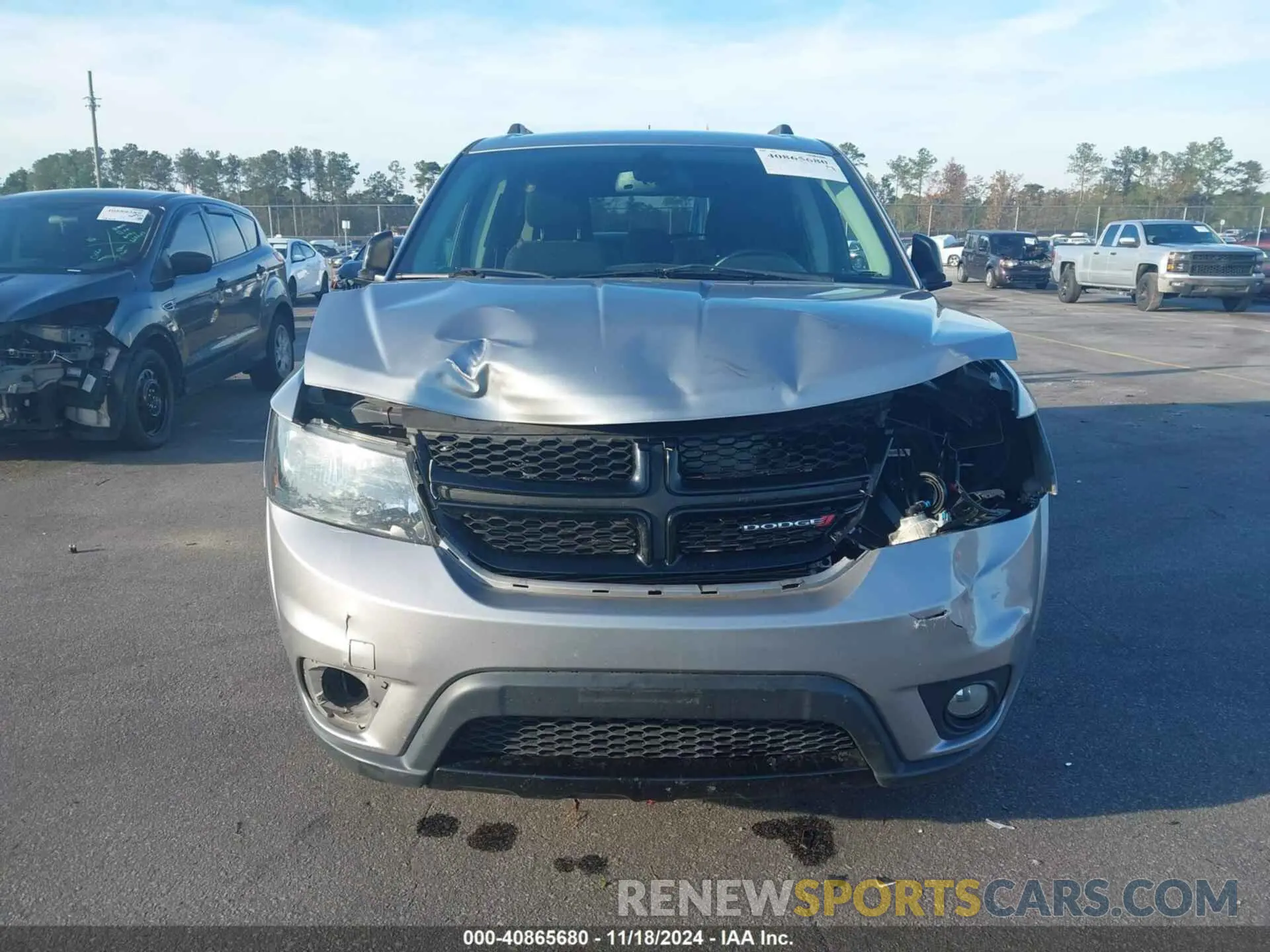 12 Photograph of a damaged car 3C4PDCBG6JT526376 DODGE JOURNEY 2018