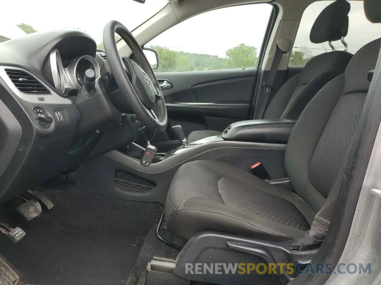 7 Photograph of a damaged car 3C4PDCAB1KT820727 DODGE JOURNEY 2019