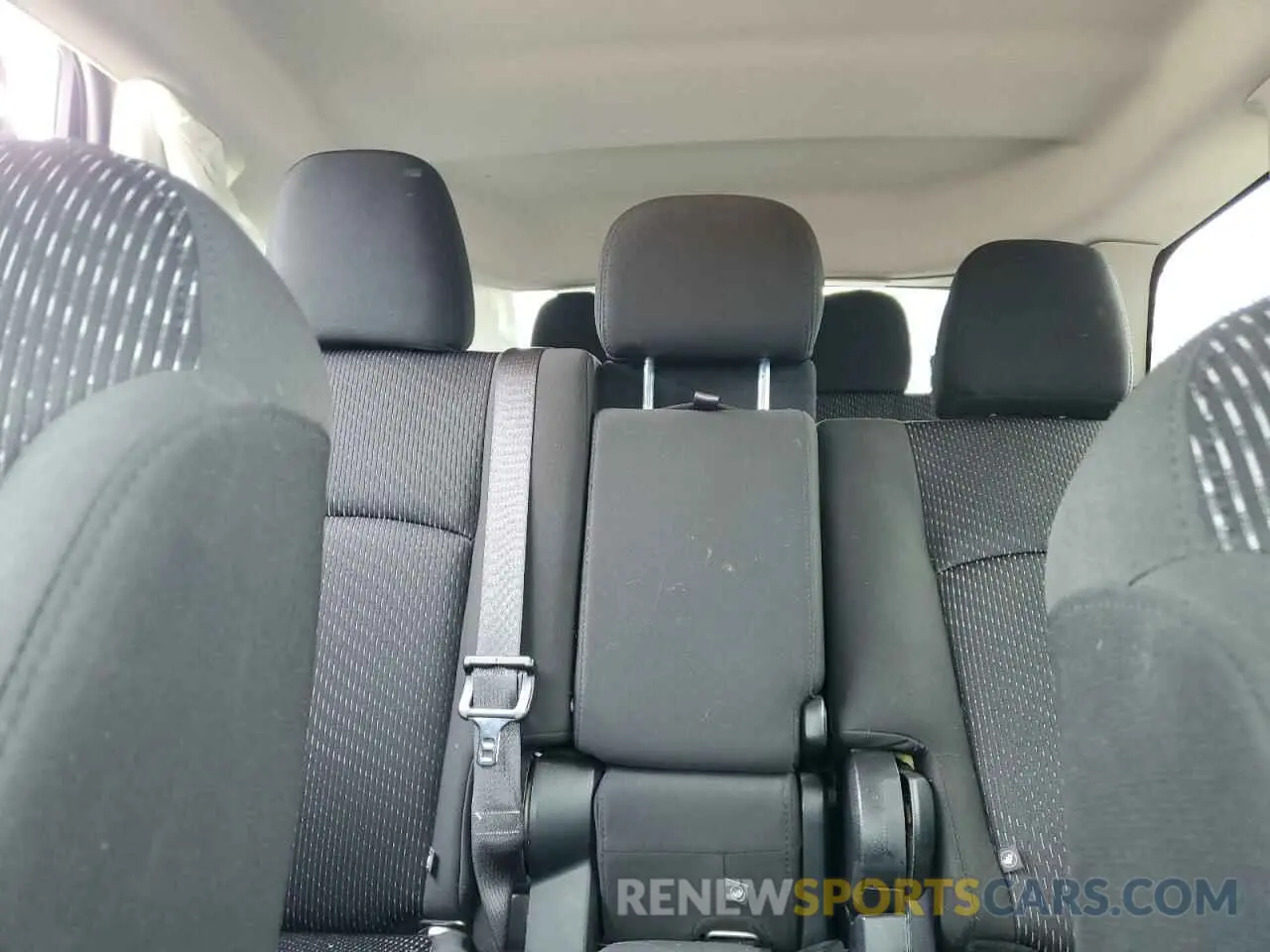 10 Photograph of a damaged car 3C4PDCAB1KT864842 DODGE JOURNEY 2019