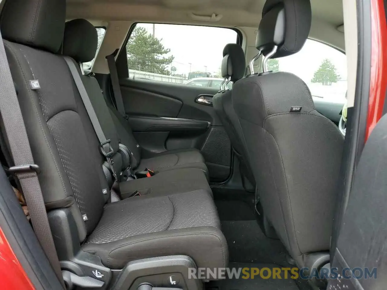 11 Photograph of a damaged car 3C4PDCAB1KT864842 DODGE JOURNEY 2019