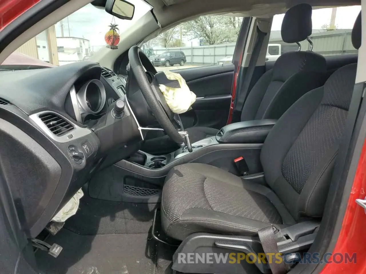 7 Photograph of a damaged car 3C4PDCAB1KT864842 DODGE JOURNEY 2019
