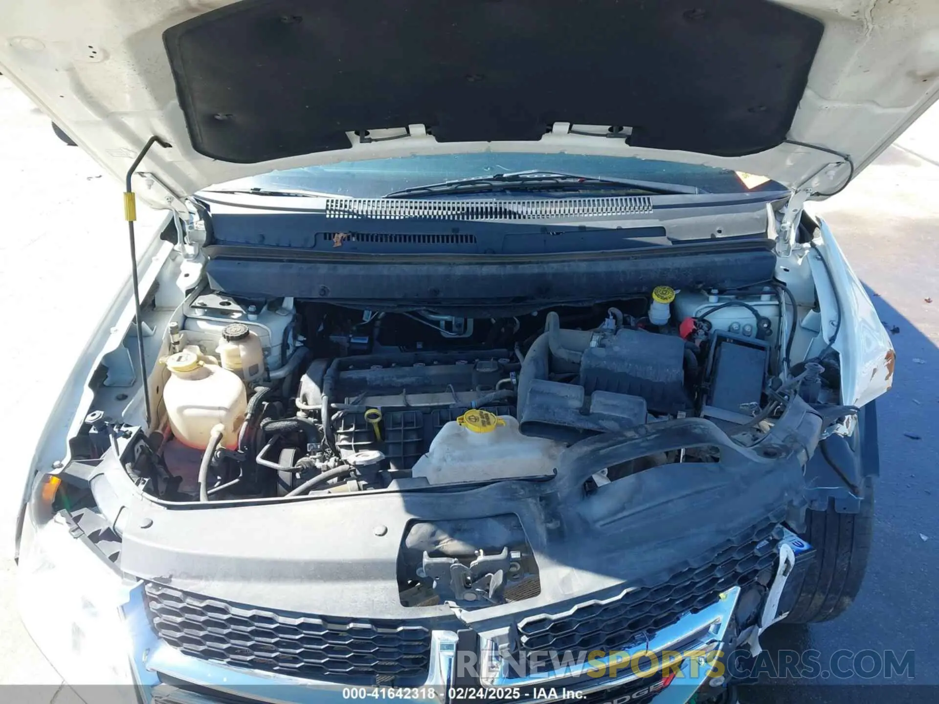 10 Photograph of a damaged car 3C4PDCAB1KT868065 DODGE JOURNEY 2019
