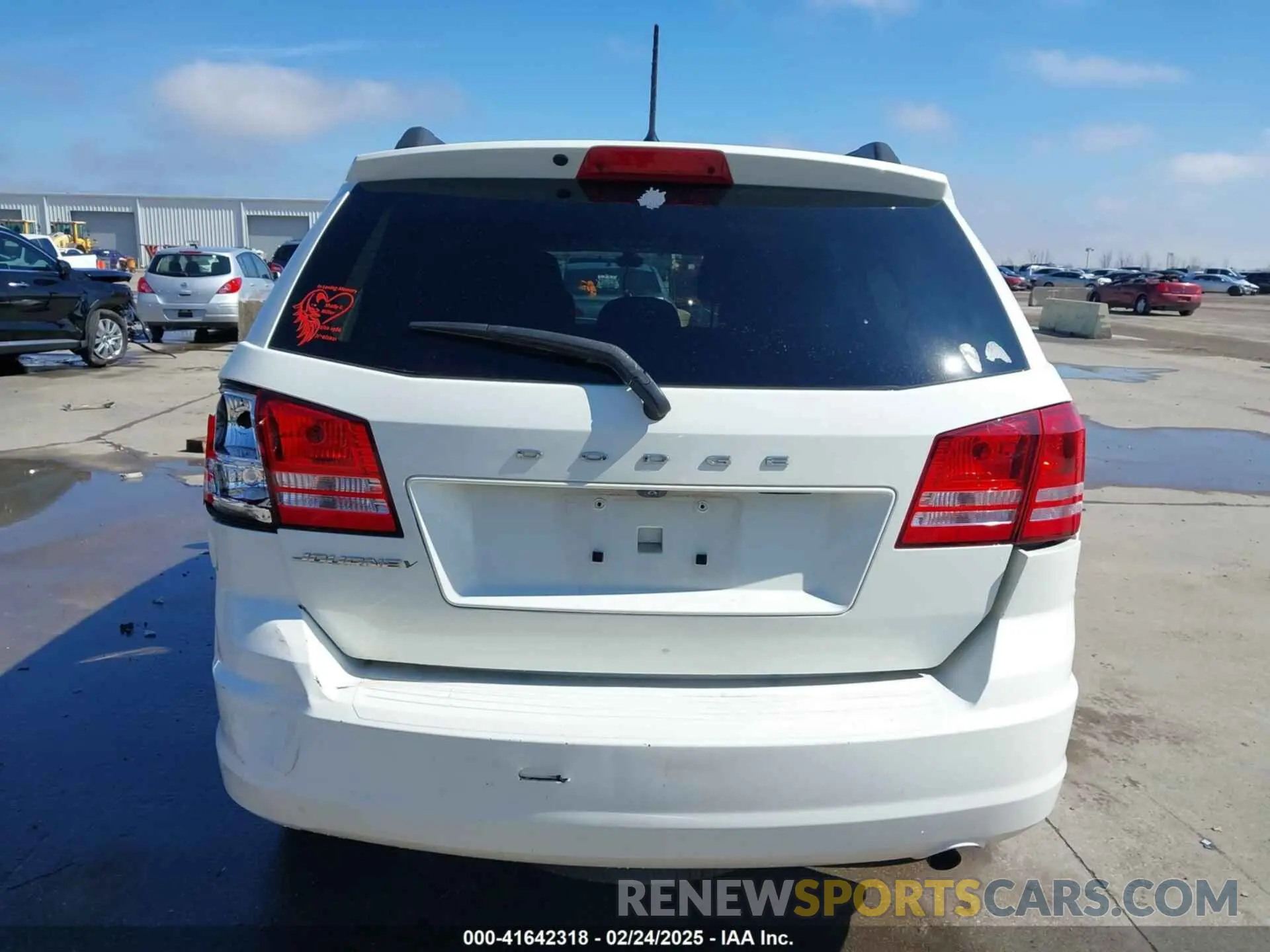 17 Photograph of a damaged car 3C4PDCAB1KT868065 DODGE JOURNEY 2019