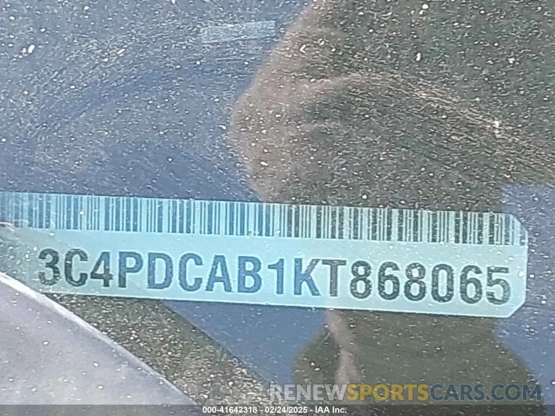 18 Photograph of a damaged car 3C4PDCAB1KT868065 DODGE JOURNEY 2019