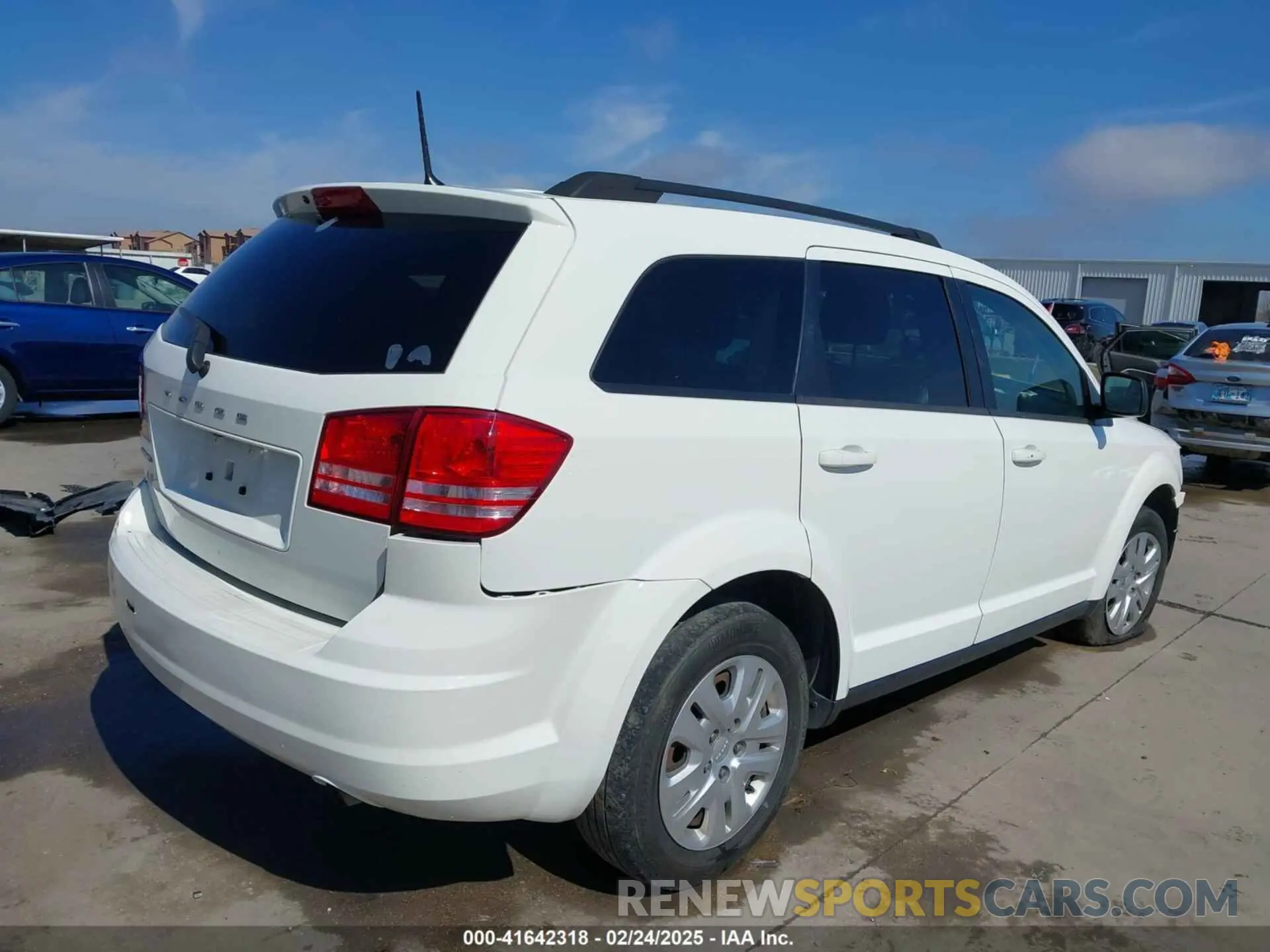 4 Photograph of a damaged car 3C4PDCAB1KT868065 DODGE JOURNEY 2019