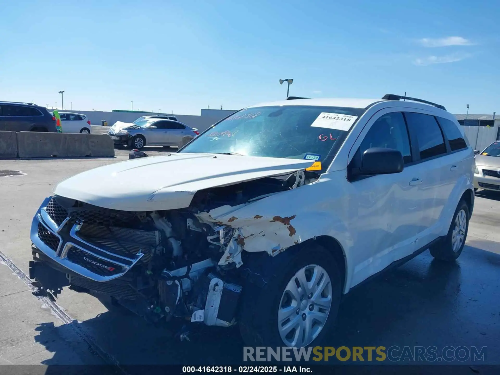 6 Photograph of a damaged car 3C4PDCAB1KT868065 DODGE JOURNEY 2019