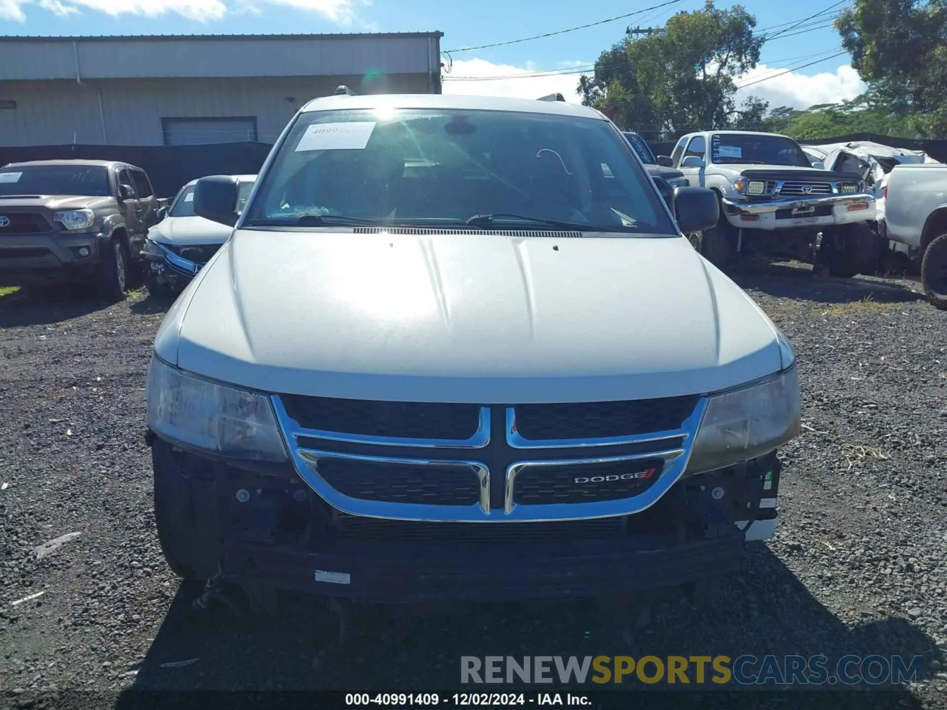 12 Photograph of a damaged car 3C4PDCAB2KT810207 DODGE JOURNEY 2019
