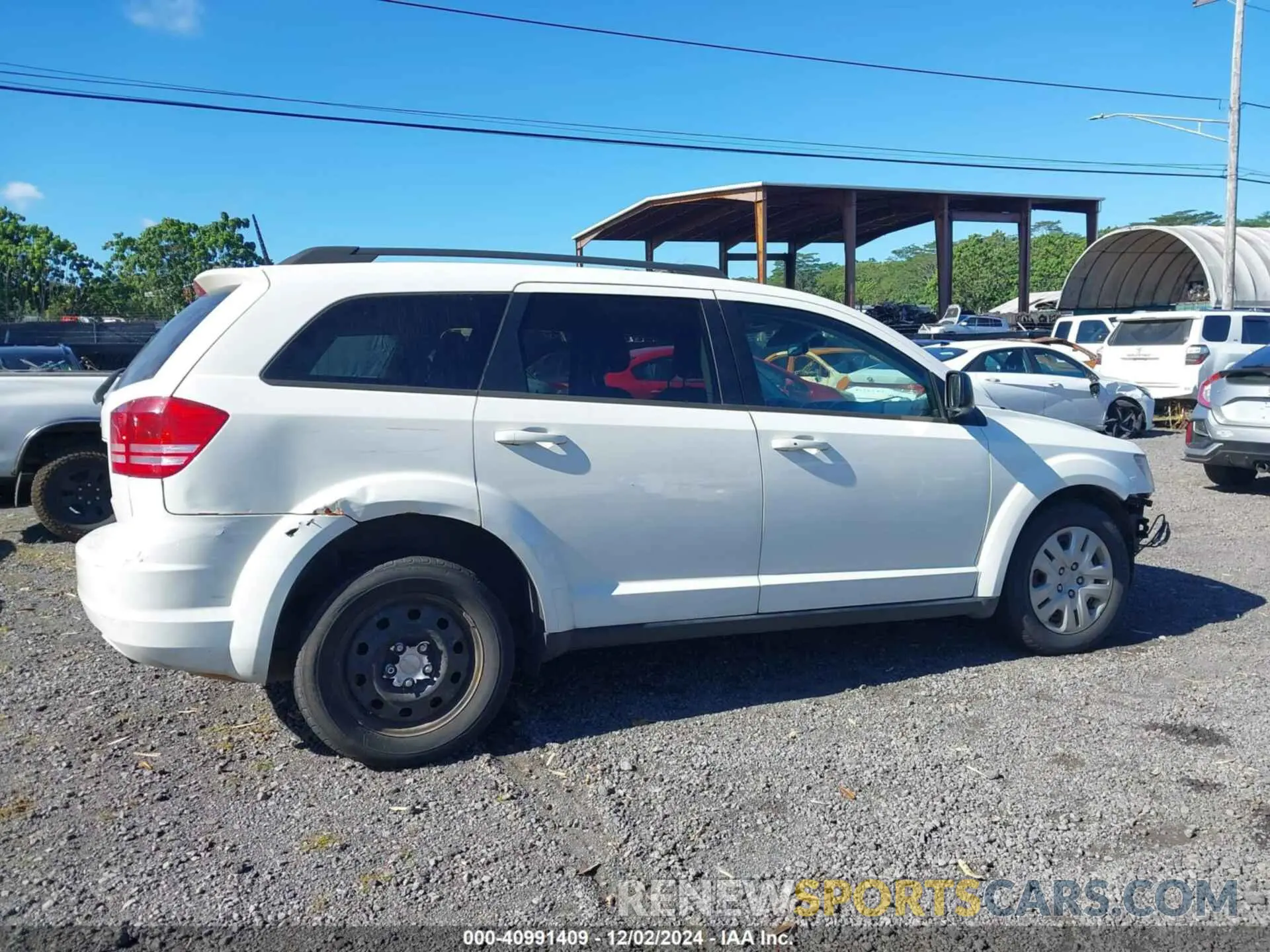 13 Photograph of a damaged car 3C4PDCAB2KT810207 DODGE JOURNEY 2019