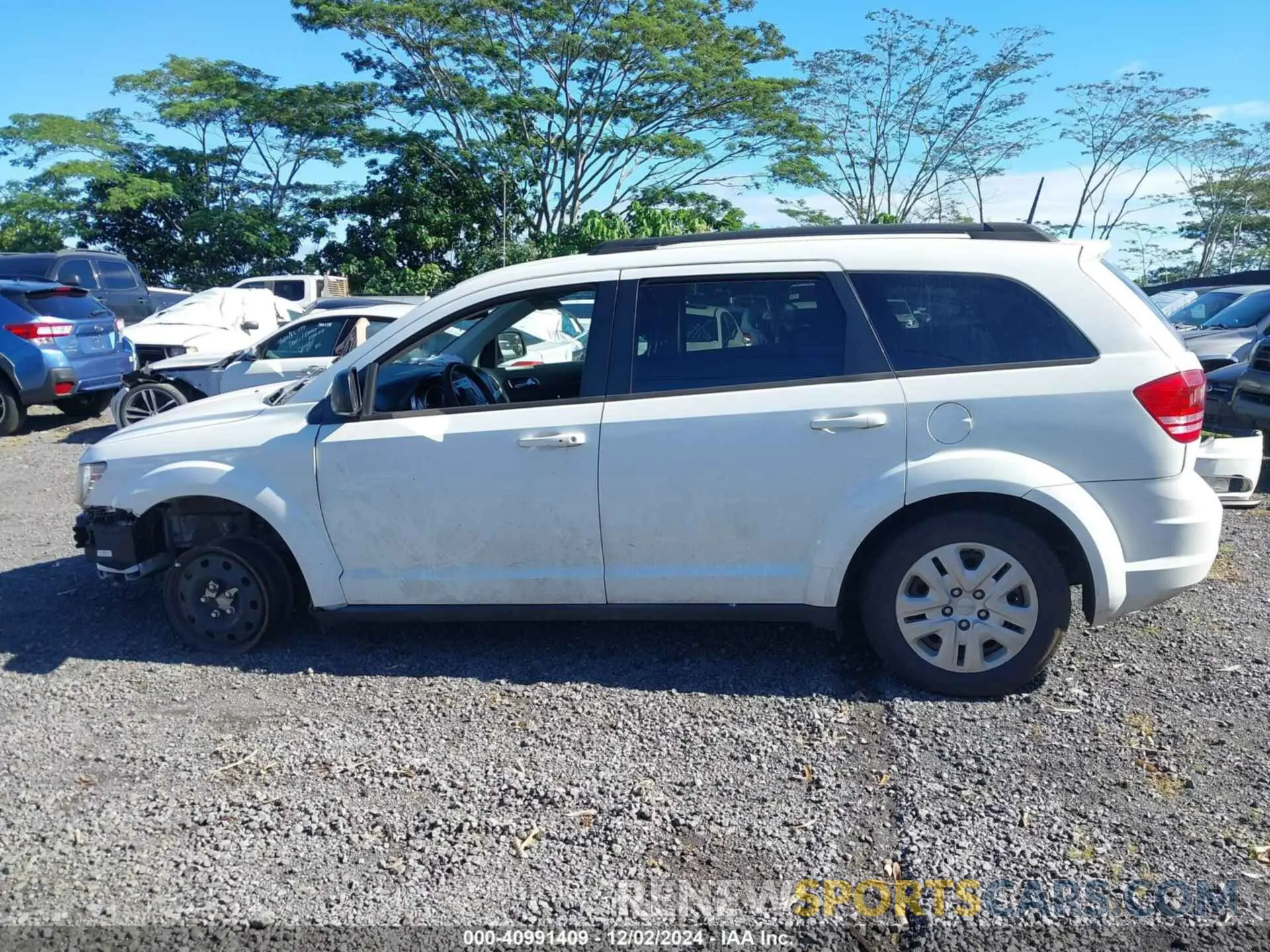 14 Photograph of a damaged car 3C4PDCAB2KT810207 DODGE JOURNEY 2019
