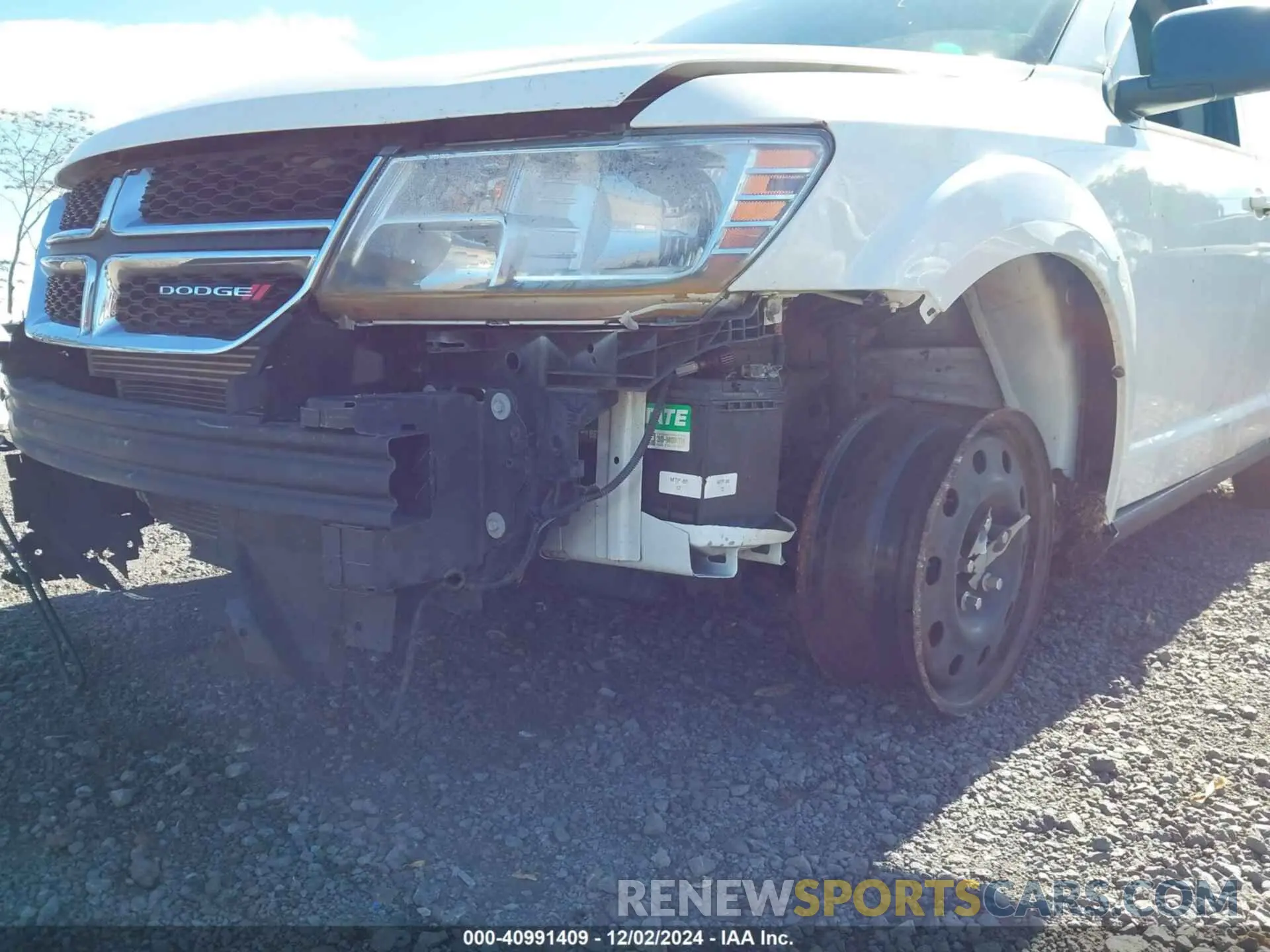 17 Photograph of a damaged car 3C4PDCAB2KT810207 DODGE JOURNEY 2019