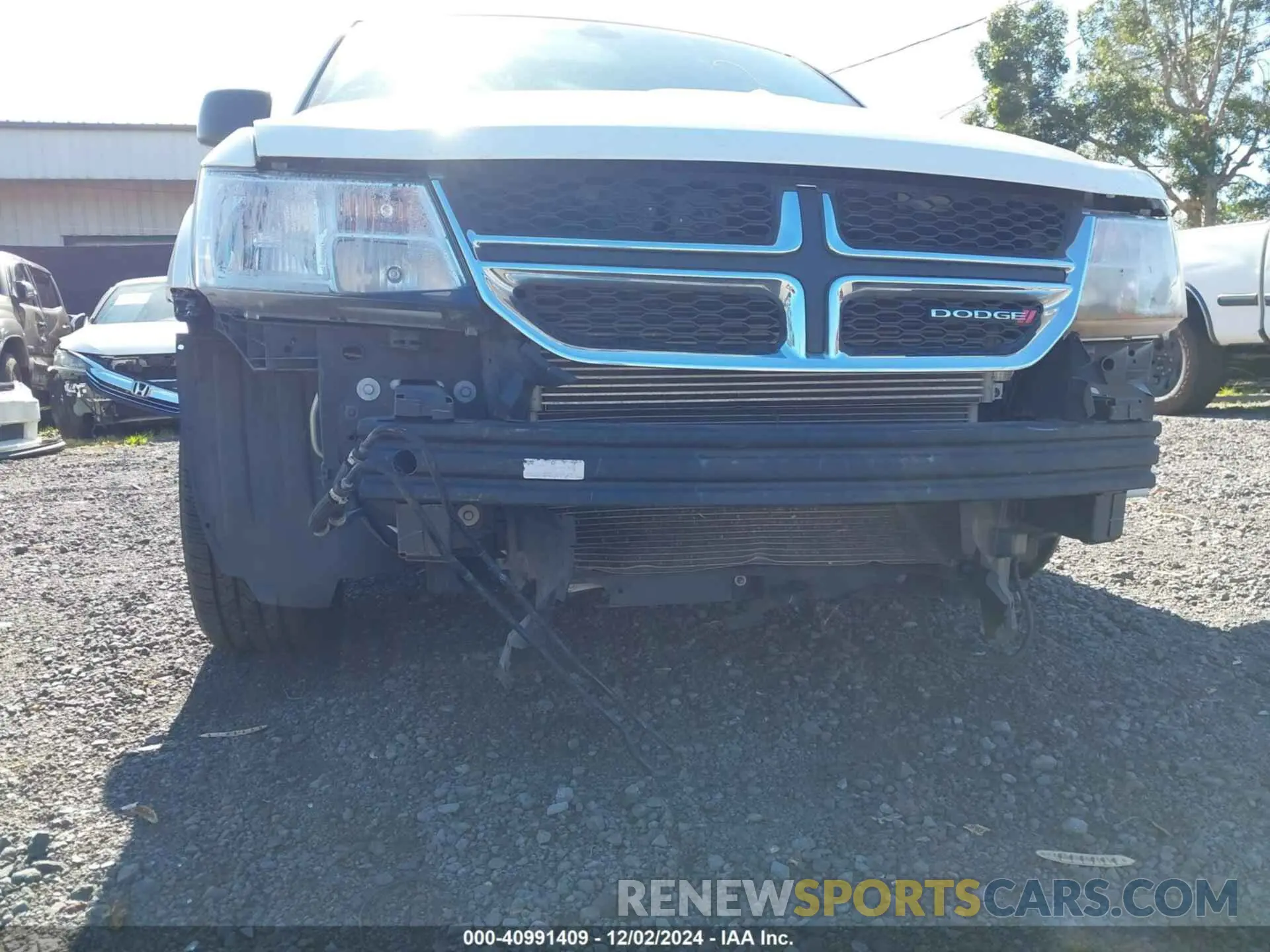 18 Photograph of a damaged car 3C4PDCAB2KT810207 DODGE JOURNEY 2019