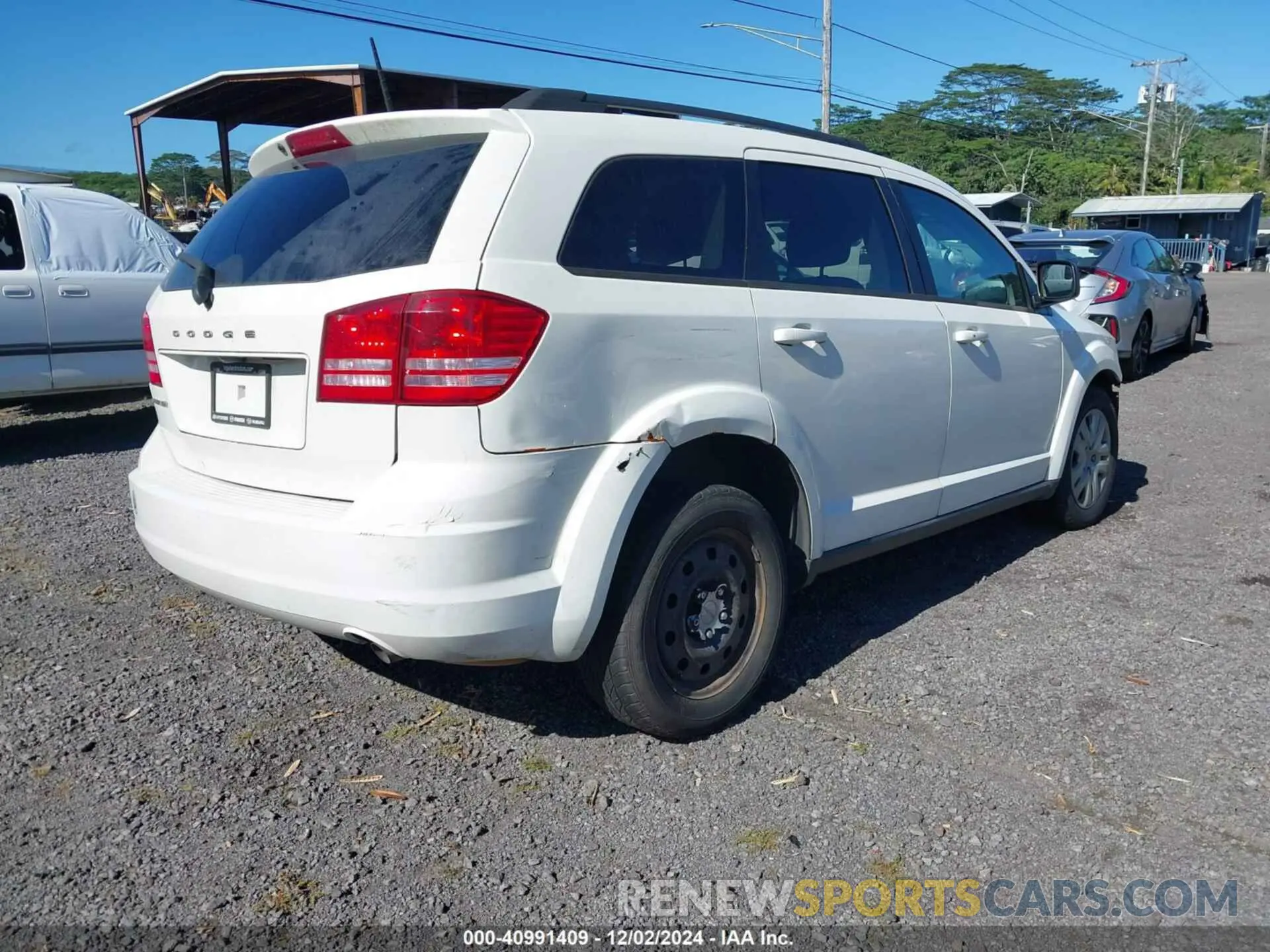 4 Photograph of a damaged car 3C4PDCAB2KT810207 DODGE JOURNEY 2019