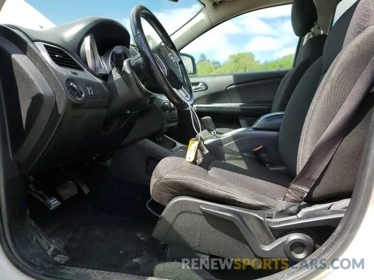 7 Photograph of a damaged car 3C4PDCAB2KT815648 DODGE JOURNEY 2019