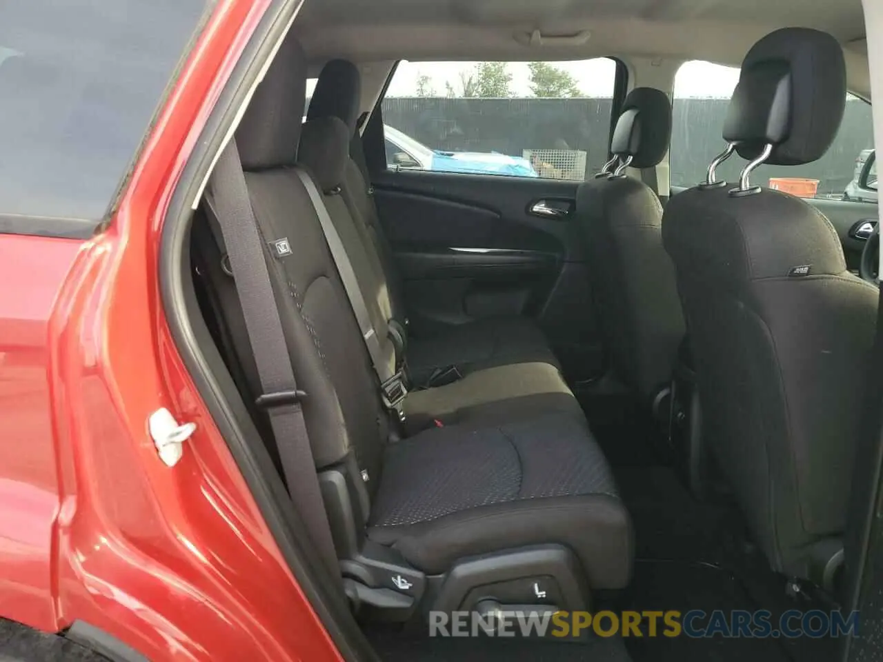 11 Photograph of a damaged car 3C4PDCAB3KT732245 DODGE JOURNEY 2019