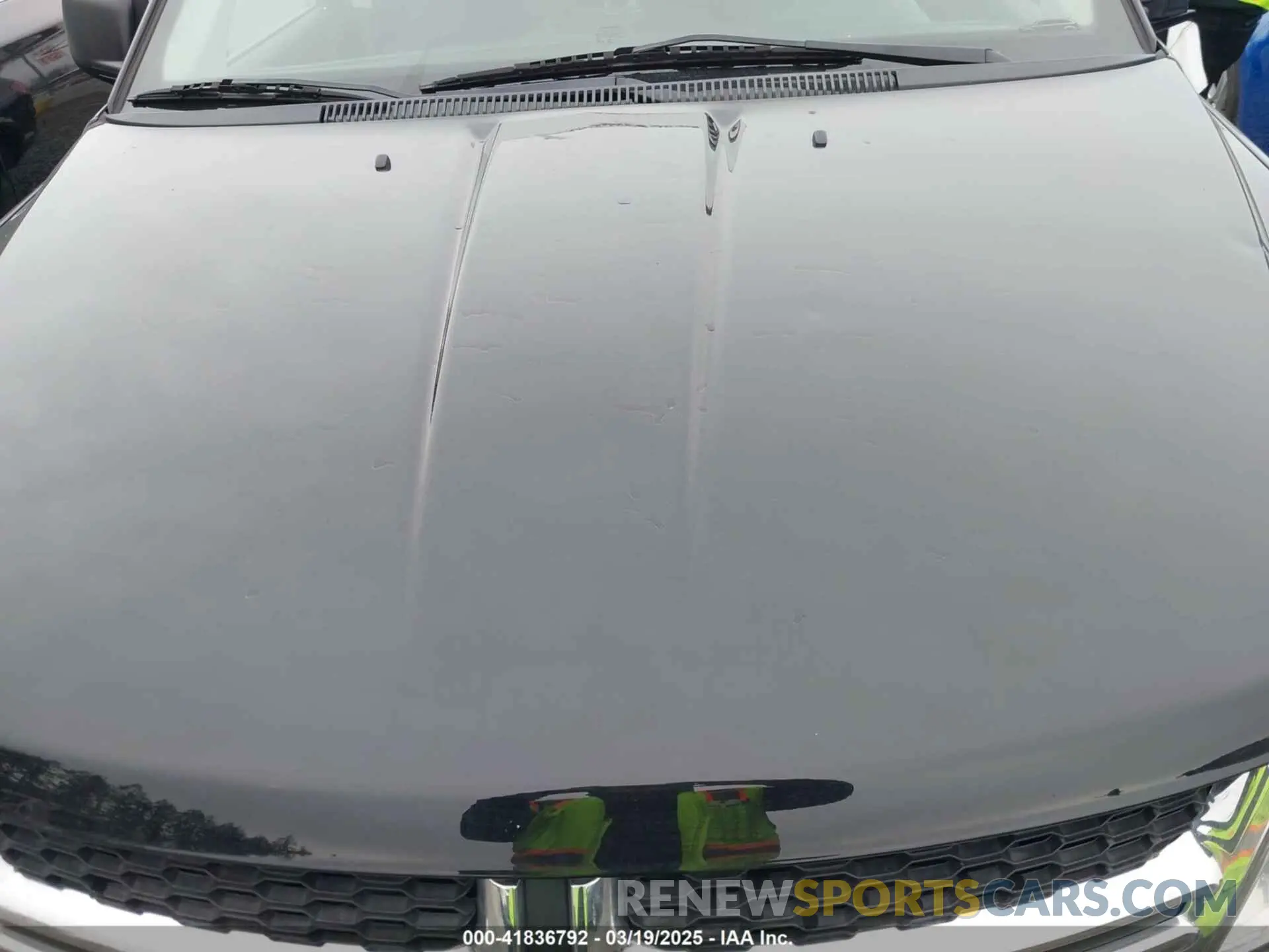10 Photograph of a damaged car 3C4PDCAB3KT738093 DODGE JOURNEY 2019